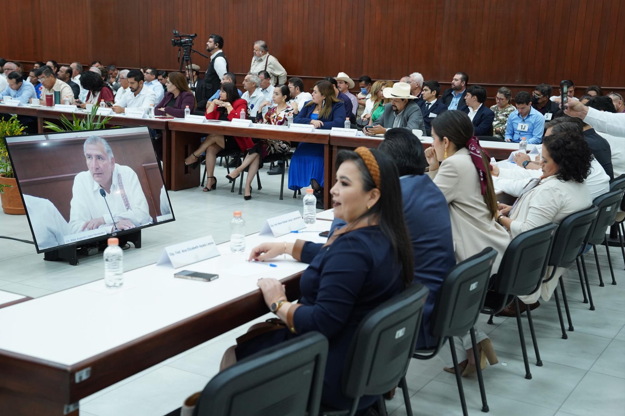 $!Diputados Adolfo Beltrán y Celia Jáuregui critican militarización; PRI, no mencionó una postura clara