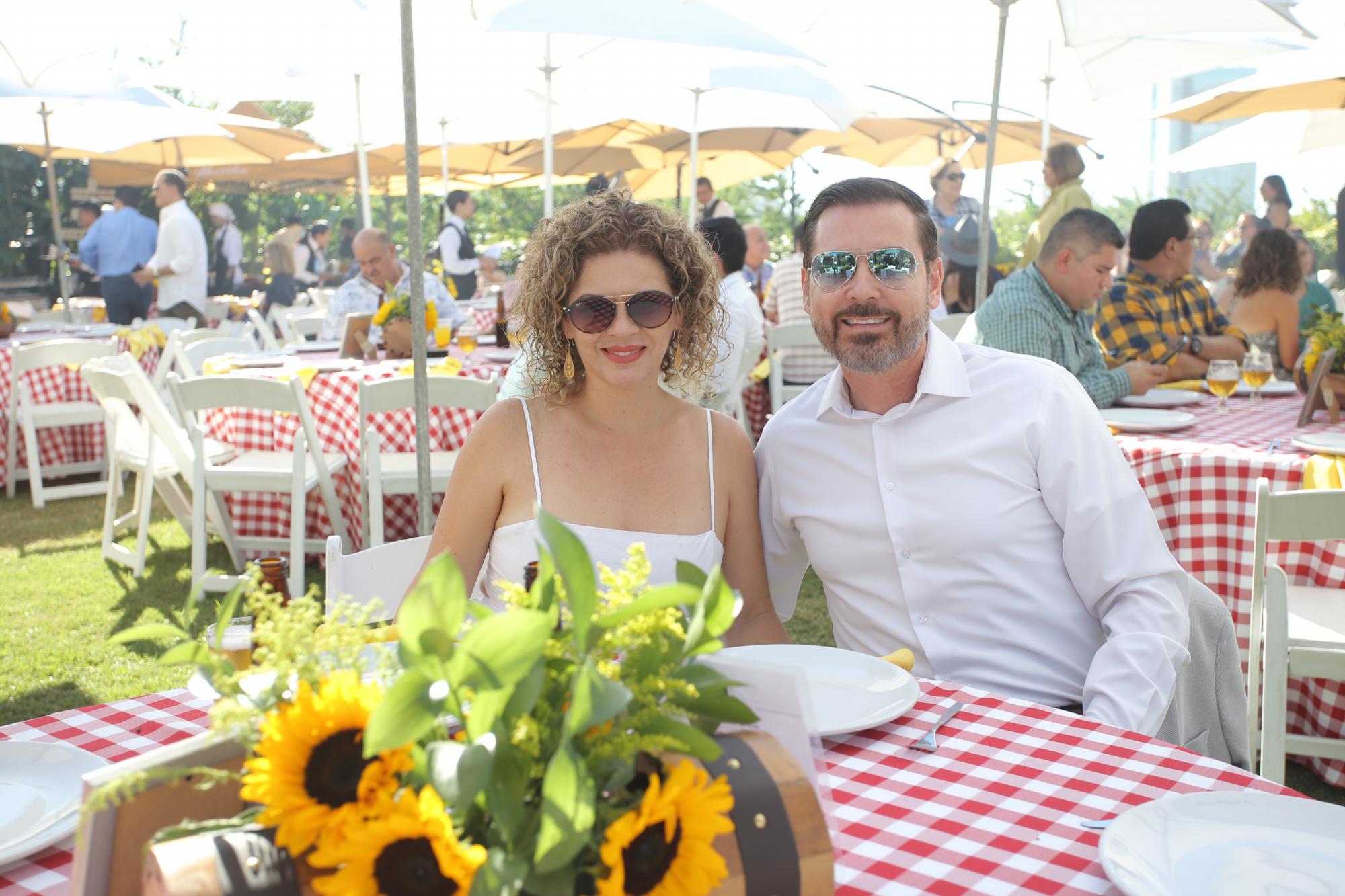 $!Denisse Flores de Rojas y Sergio Rojas.