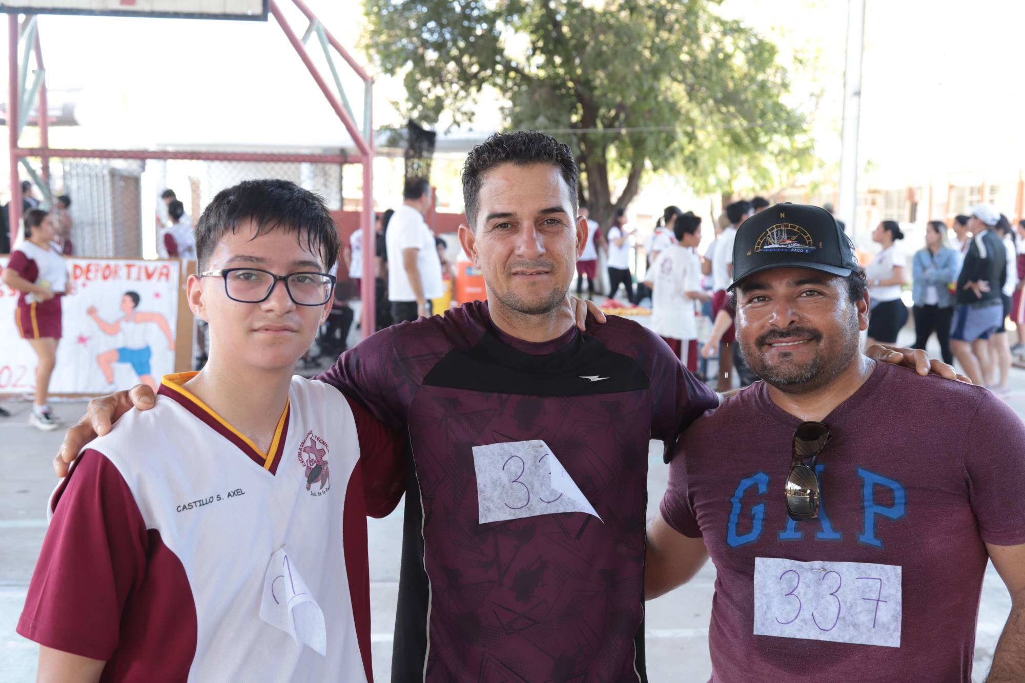 $!Axel y Noel Castillo junto a Carlos Hernández.