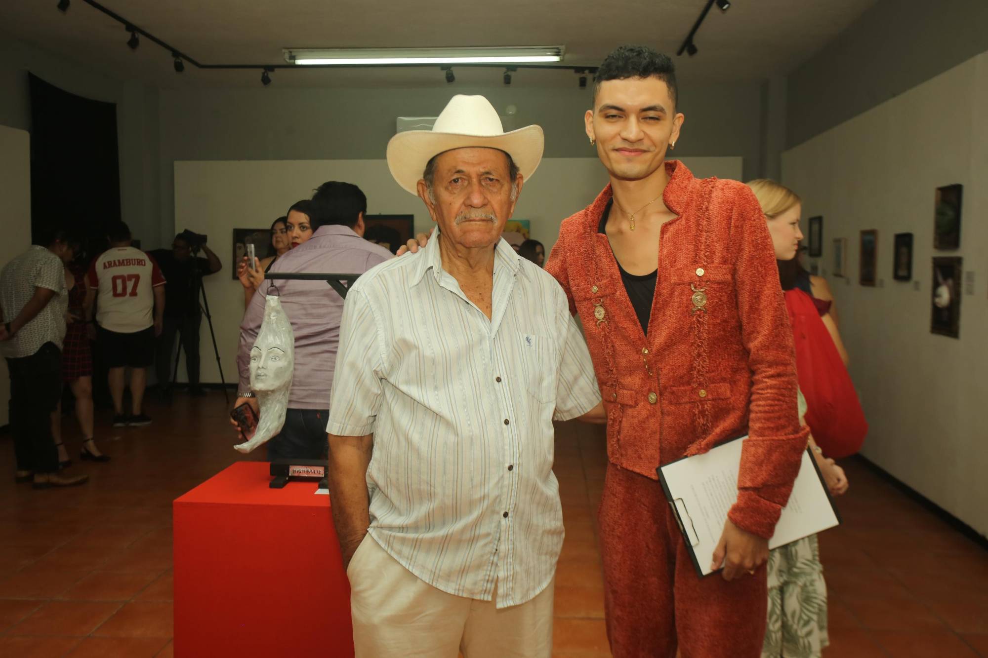 $!Isidro Peraza junto a su nieto Kevin Martínez.