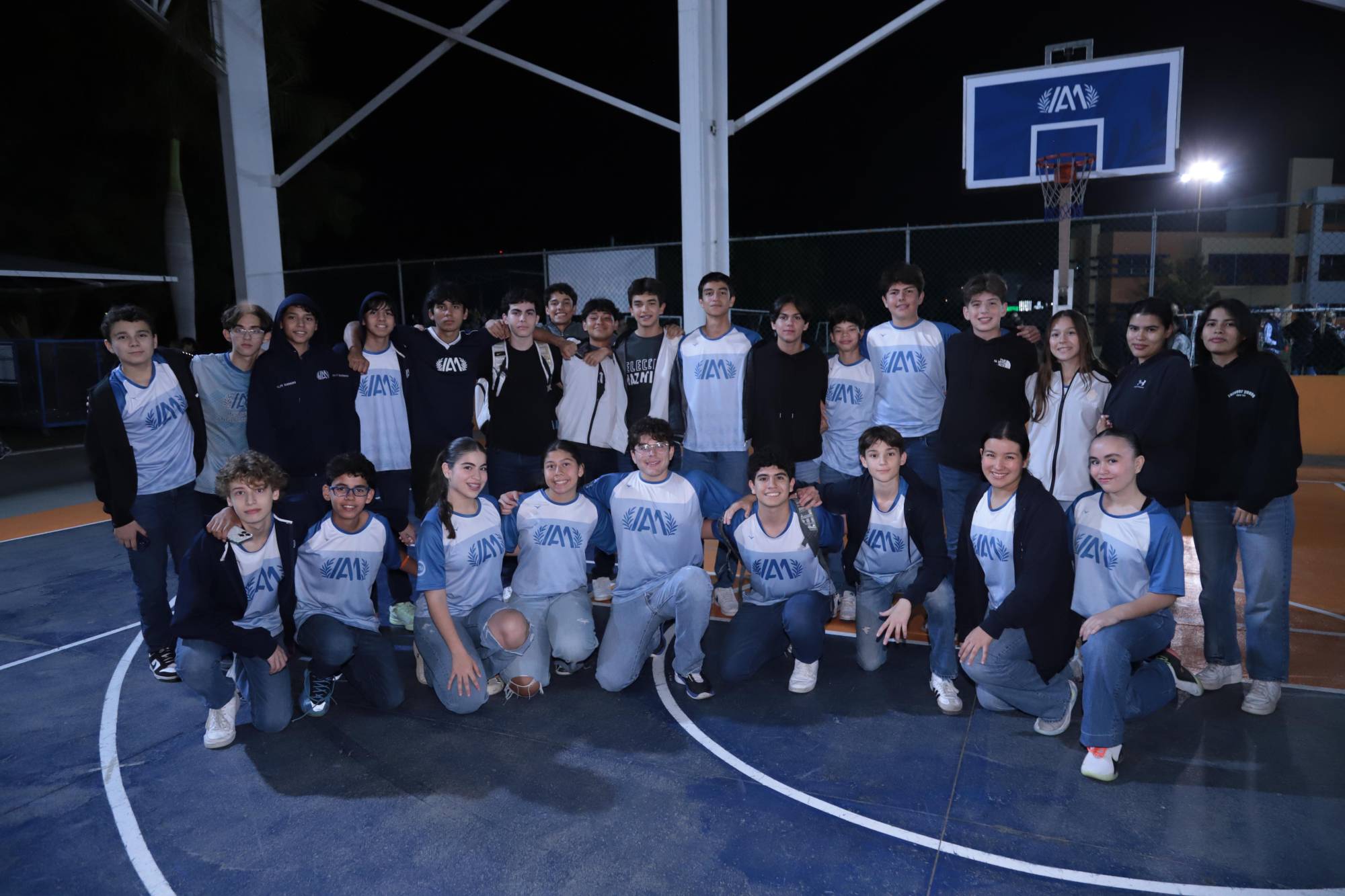 $!Equipos varonil y femenil del Colegio Anglo Moderno.