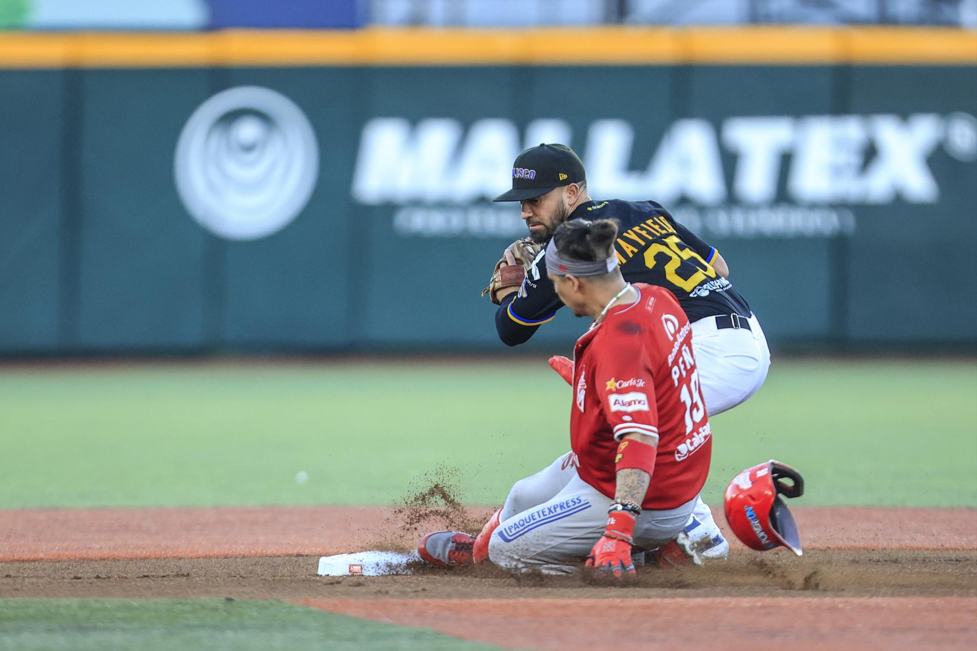 $!Venados de Mazatlán se pone a un triunfo de las semifinales, tras juego de locura