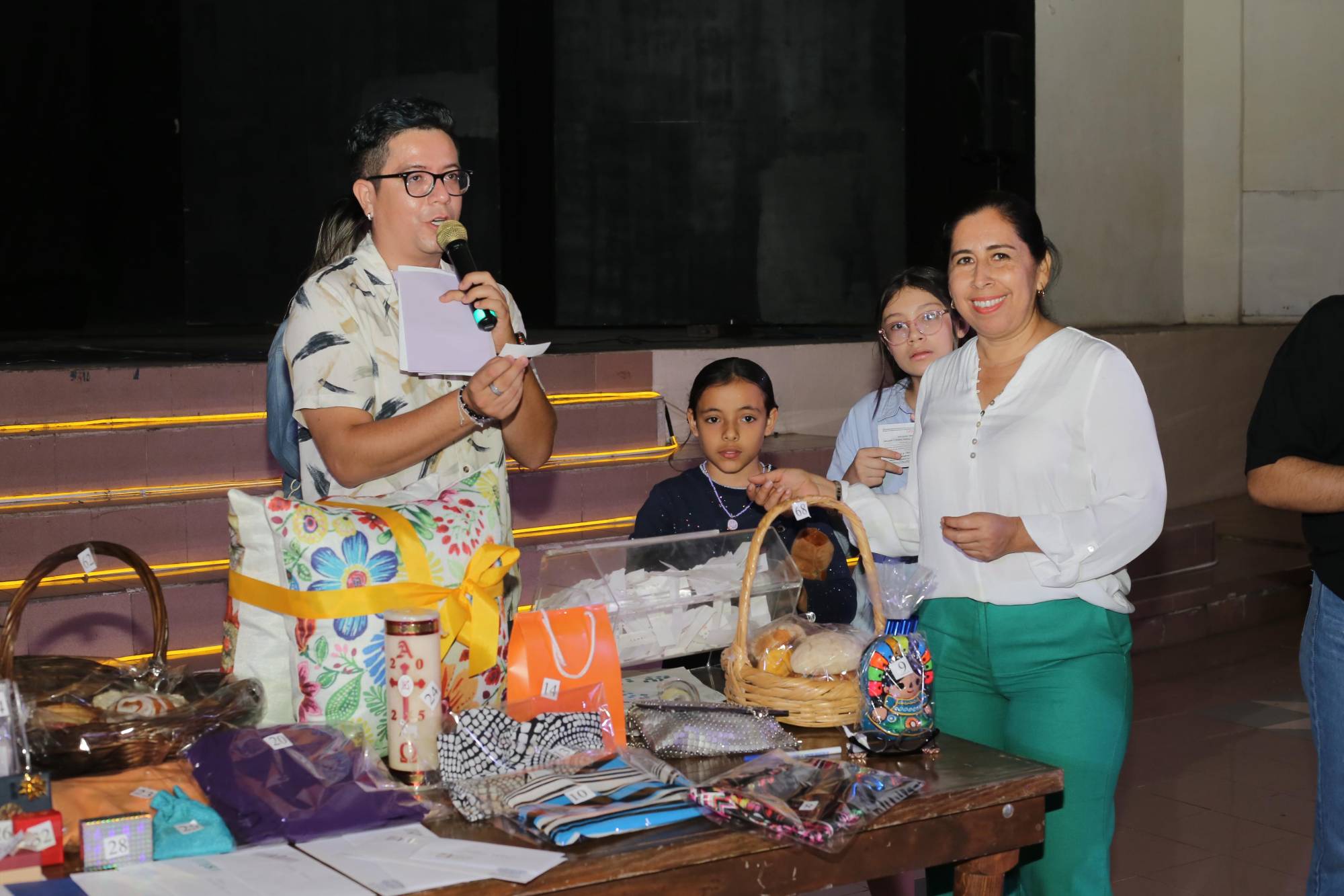 $!En el desayuno se realizaron rifa de regalos.