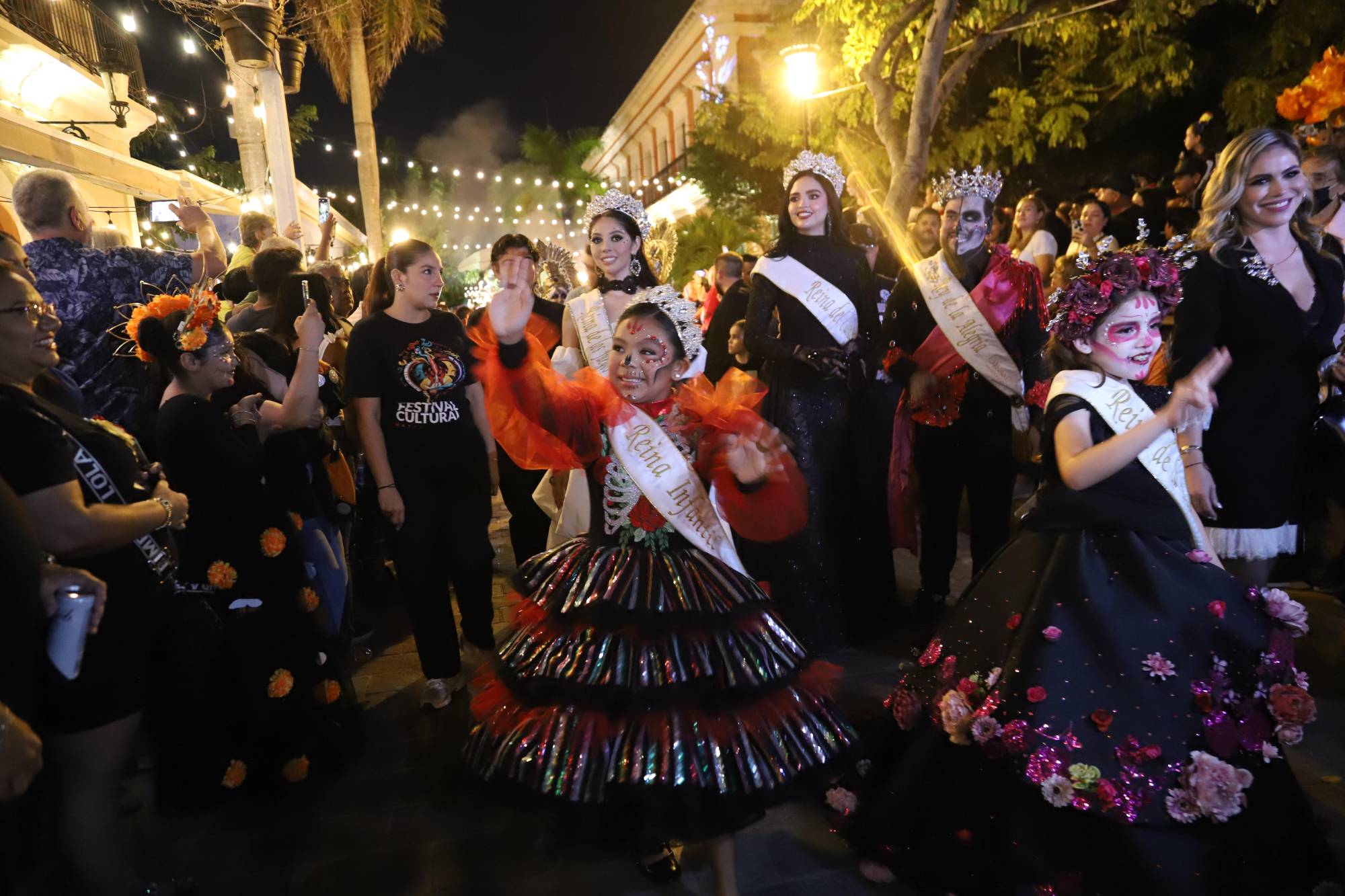 $!El cortejo real del Carnaval 2025 encabezó el desfile.