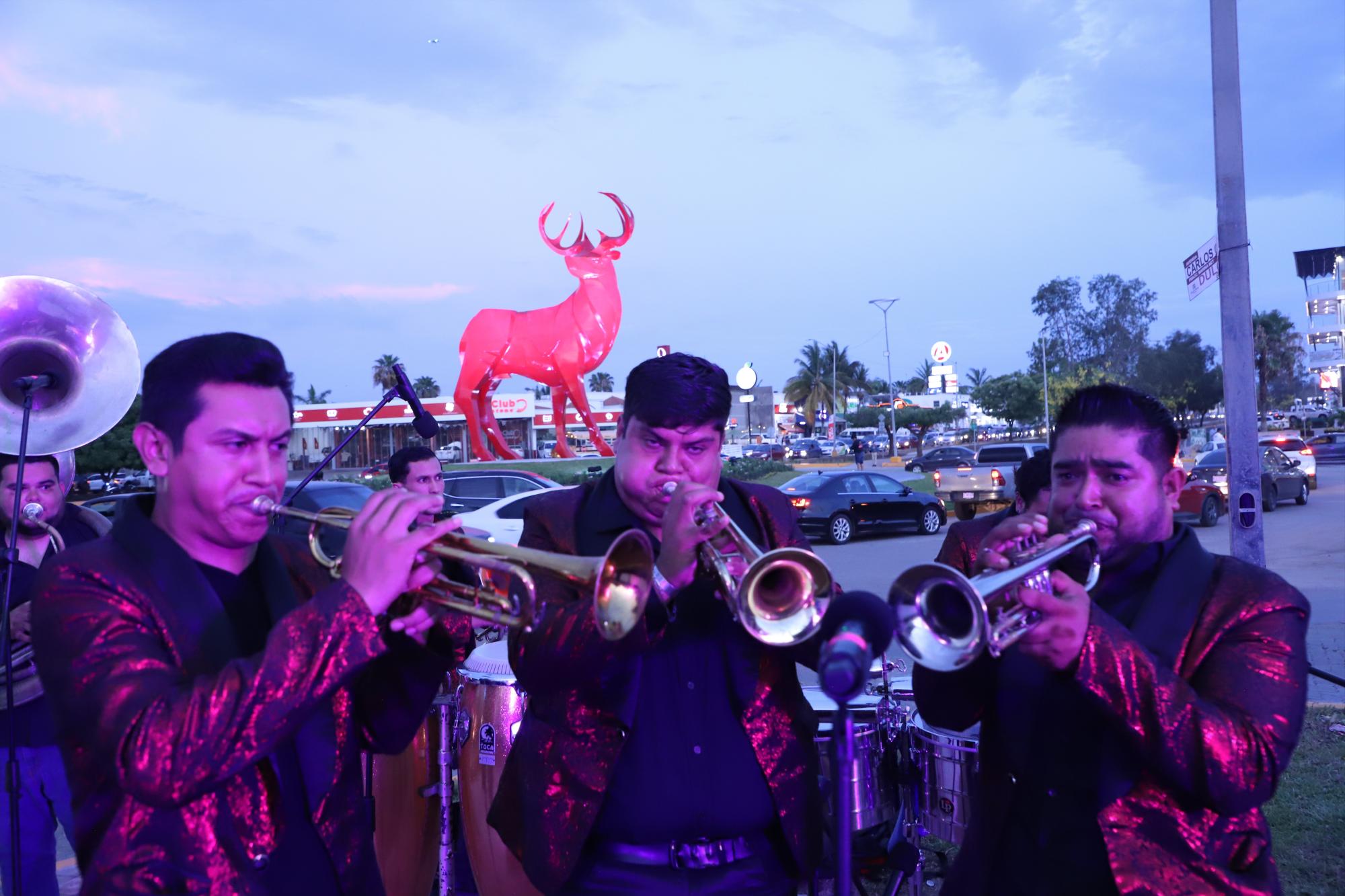 $!La música de banda estuvo presente en el acto inaugural.