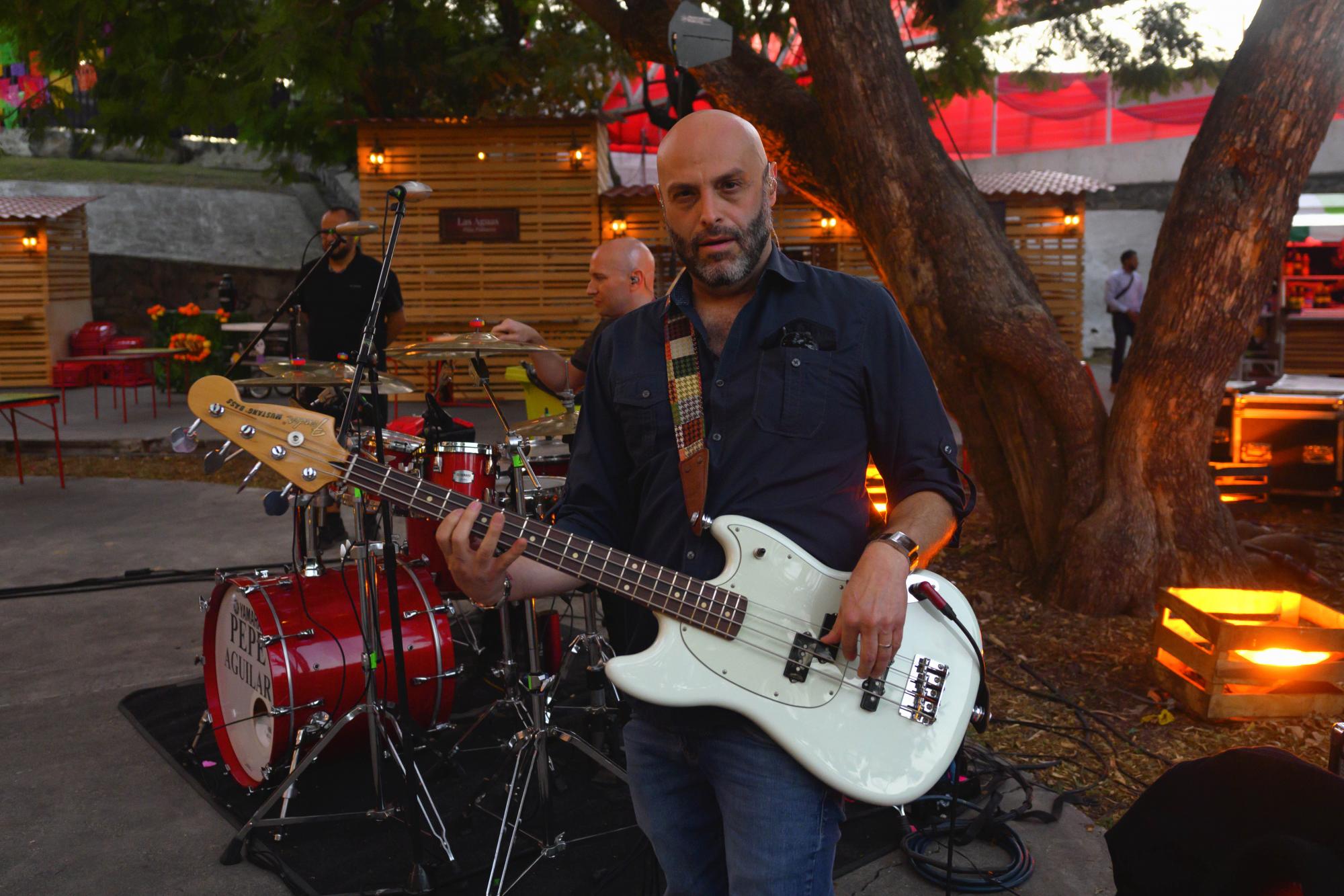 $!La dinastía Aguilar celebra el Día de Muertos con la presentación de su libro ‘Mexicano hasta los huesos’