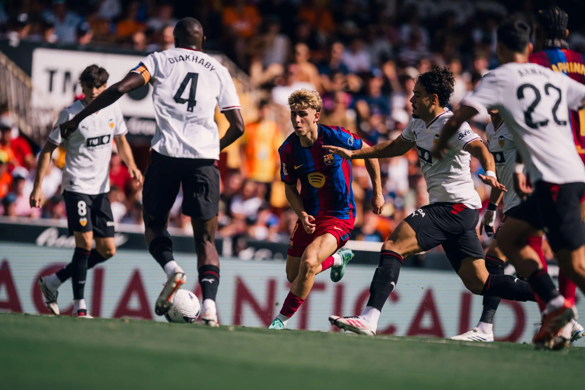 $!El Barcelona destroza al Valencia en Mestalla con exhibición de Lamine Yamal y asume el liderato en solitario