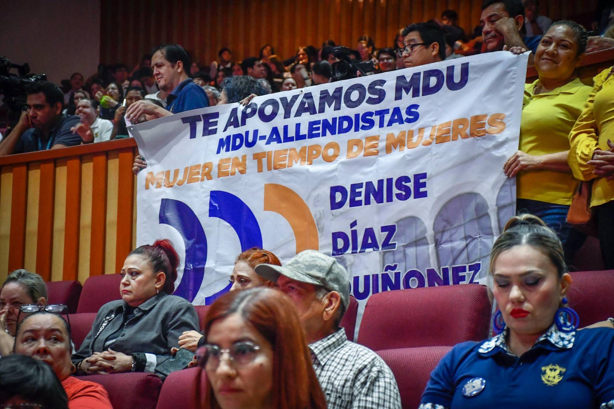 $!Última parada previo a votación en la UAS: comparecencia reventada a Denise Díaz y alfombra roja para Jesús Madueña