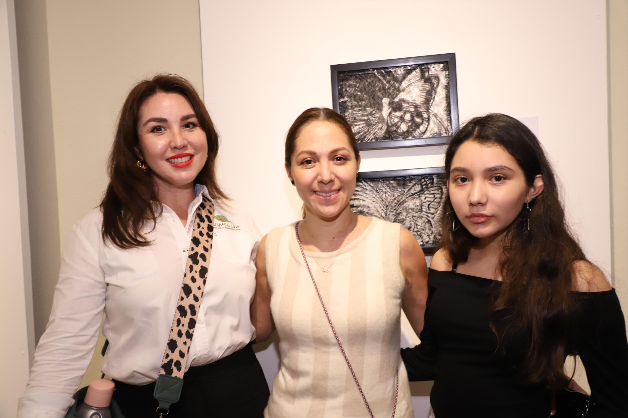 $!Olivia Guzón junto a Cinthya y Samantha Peláez.