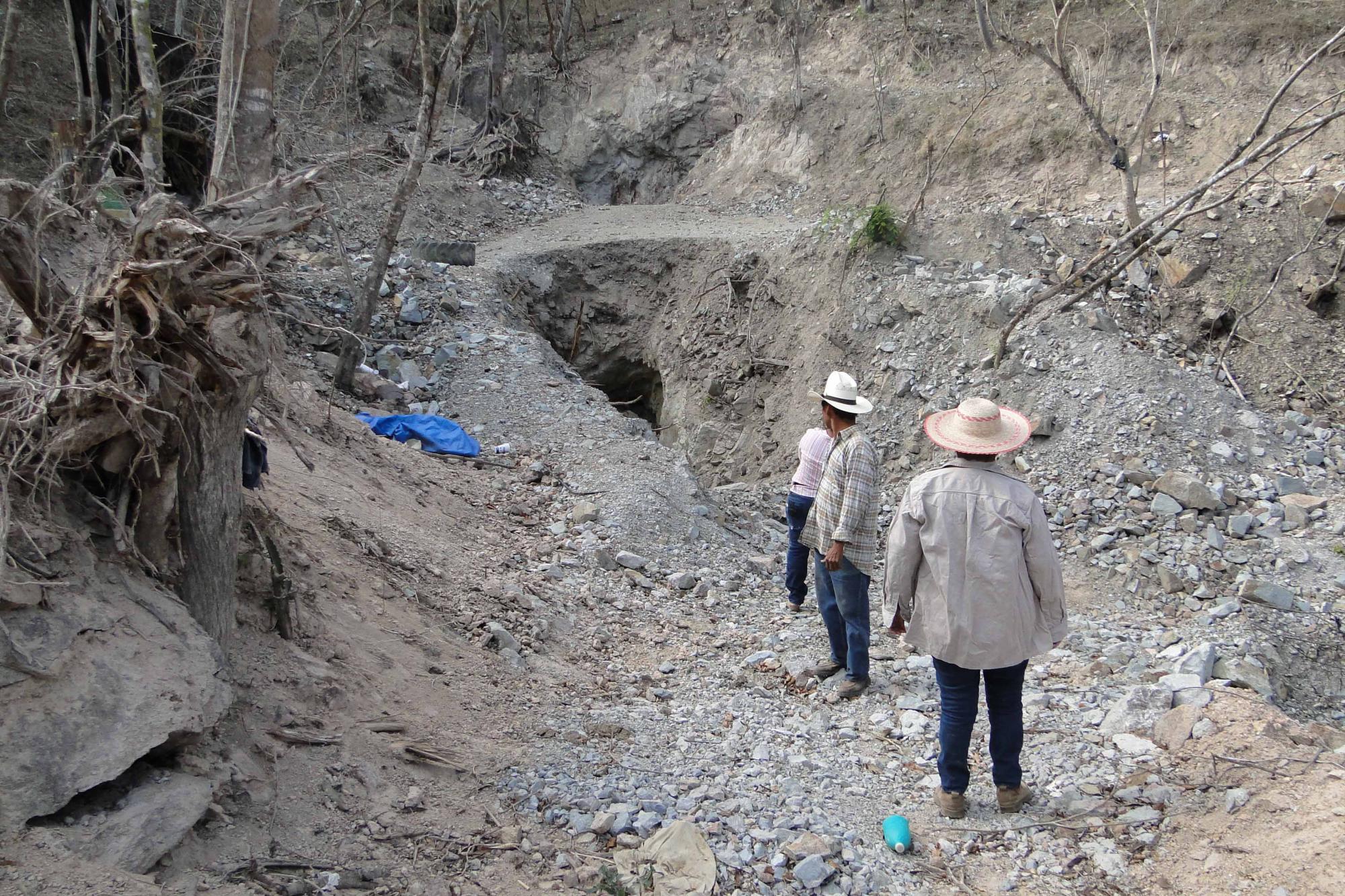 $!Ante las irregularidades que se encontraron con respecto a la operación de una mina en terreno del ejido de Escuinapa ésta suspendió sus labores.