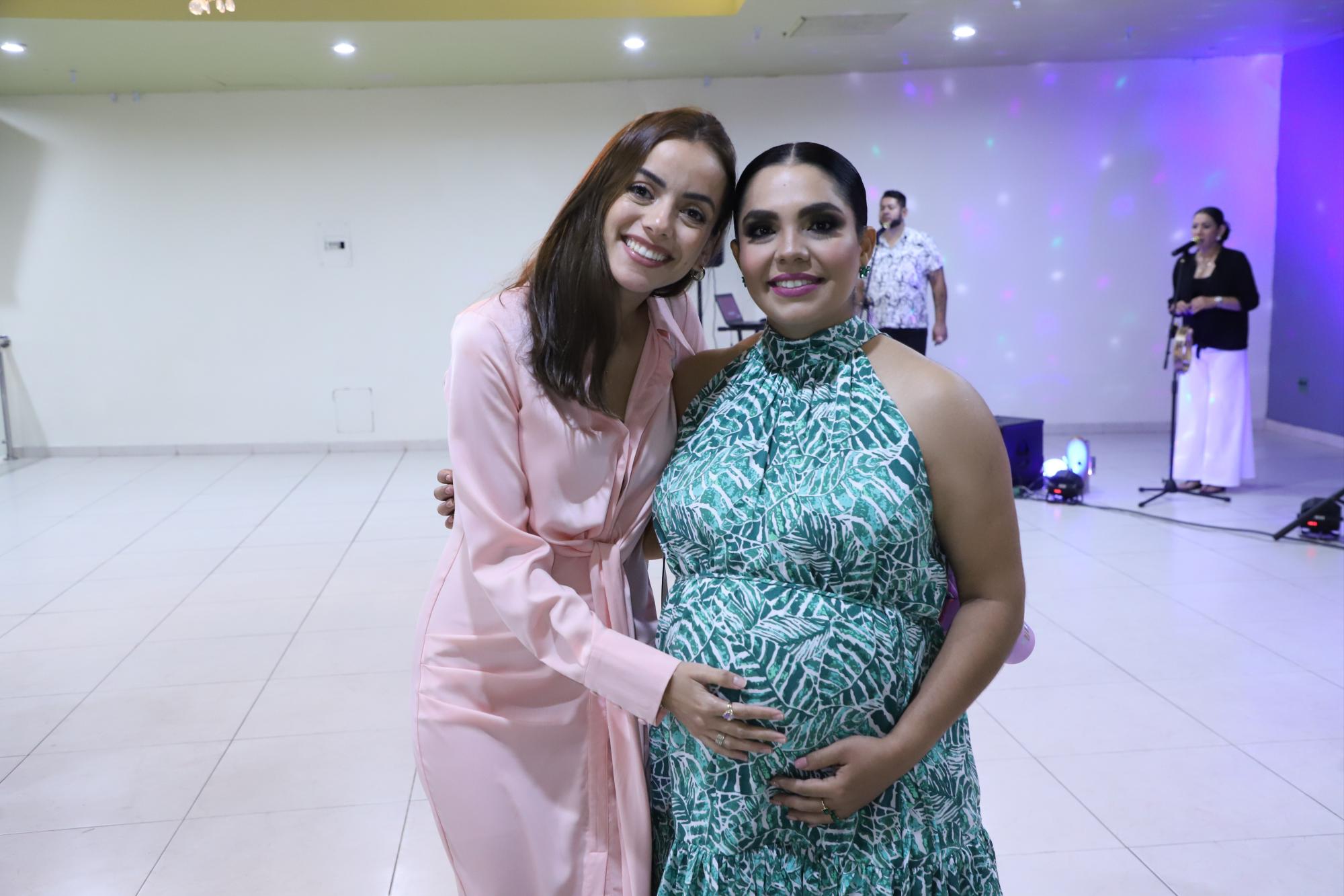 $!Paulina Lizárraga de Muñoz junto a Laura Elena Orpinela Osuna.