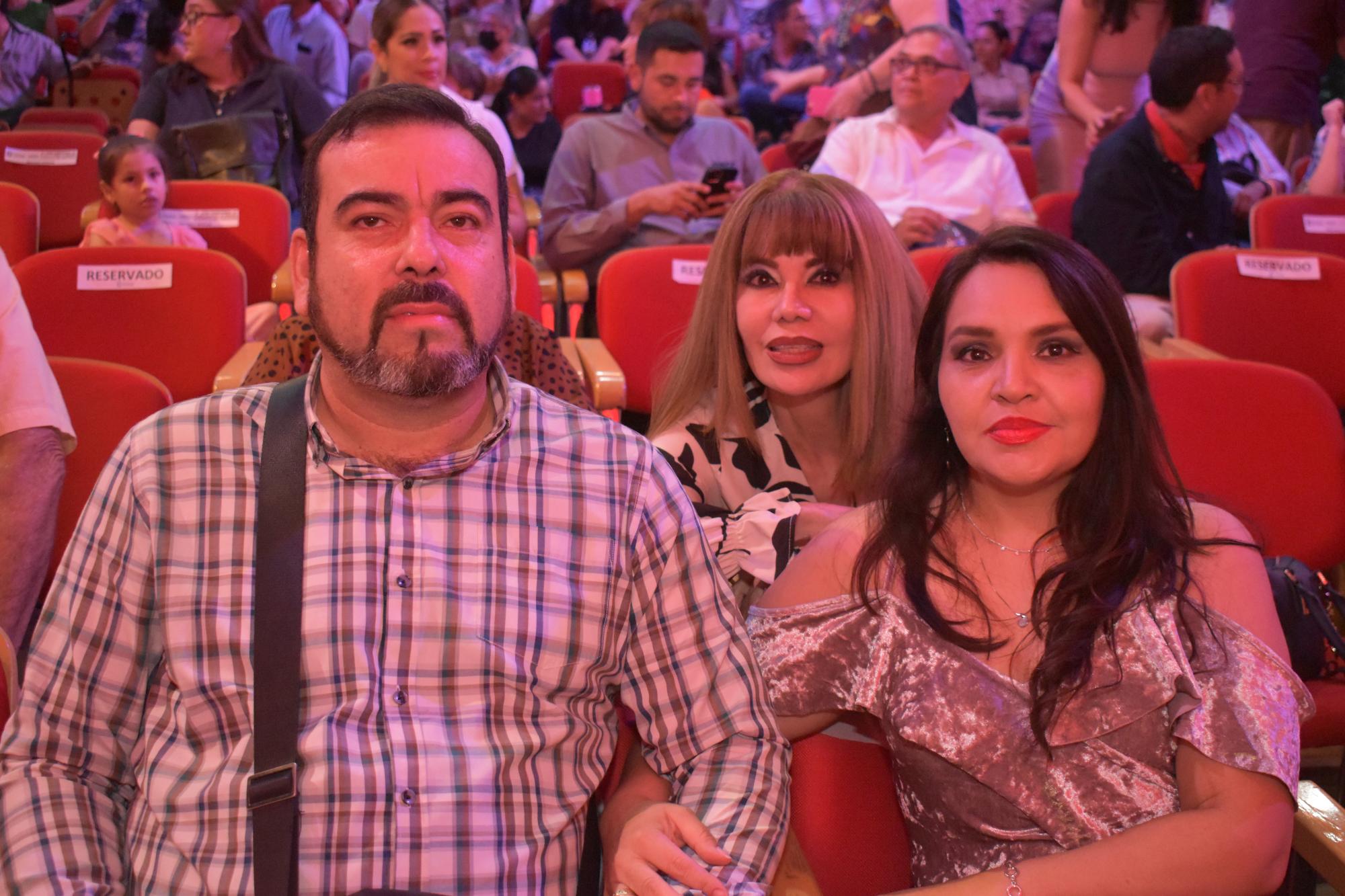 $!Salvador López, Tania Díaz e Isabel Ley.