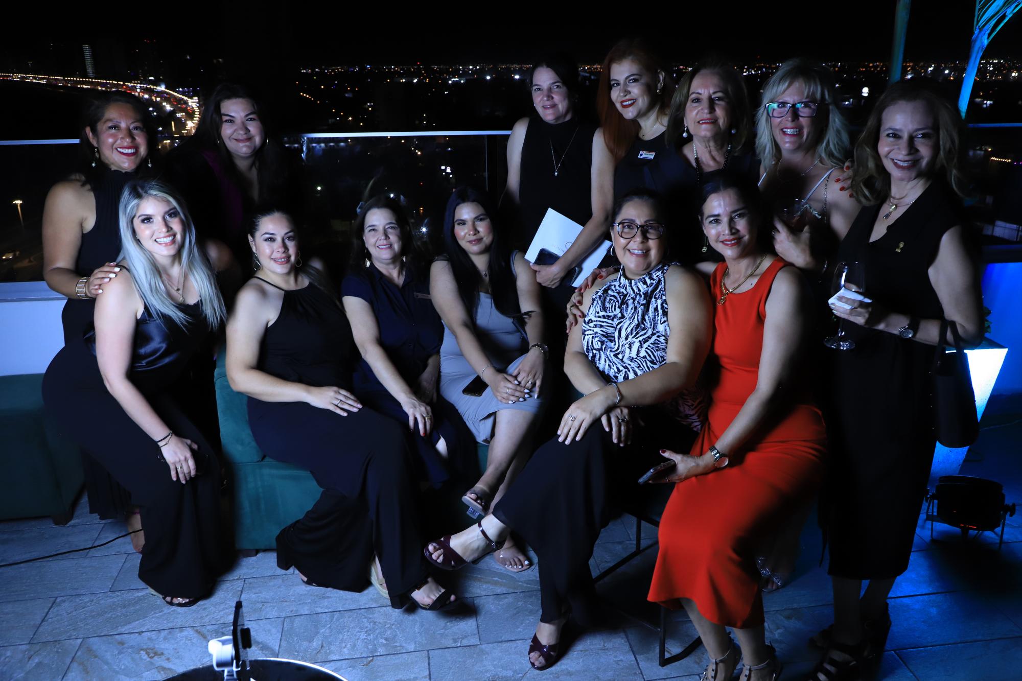 $!Equipo de ventas, listo para atender a sus clientes.