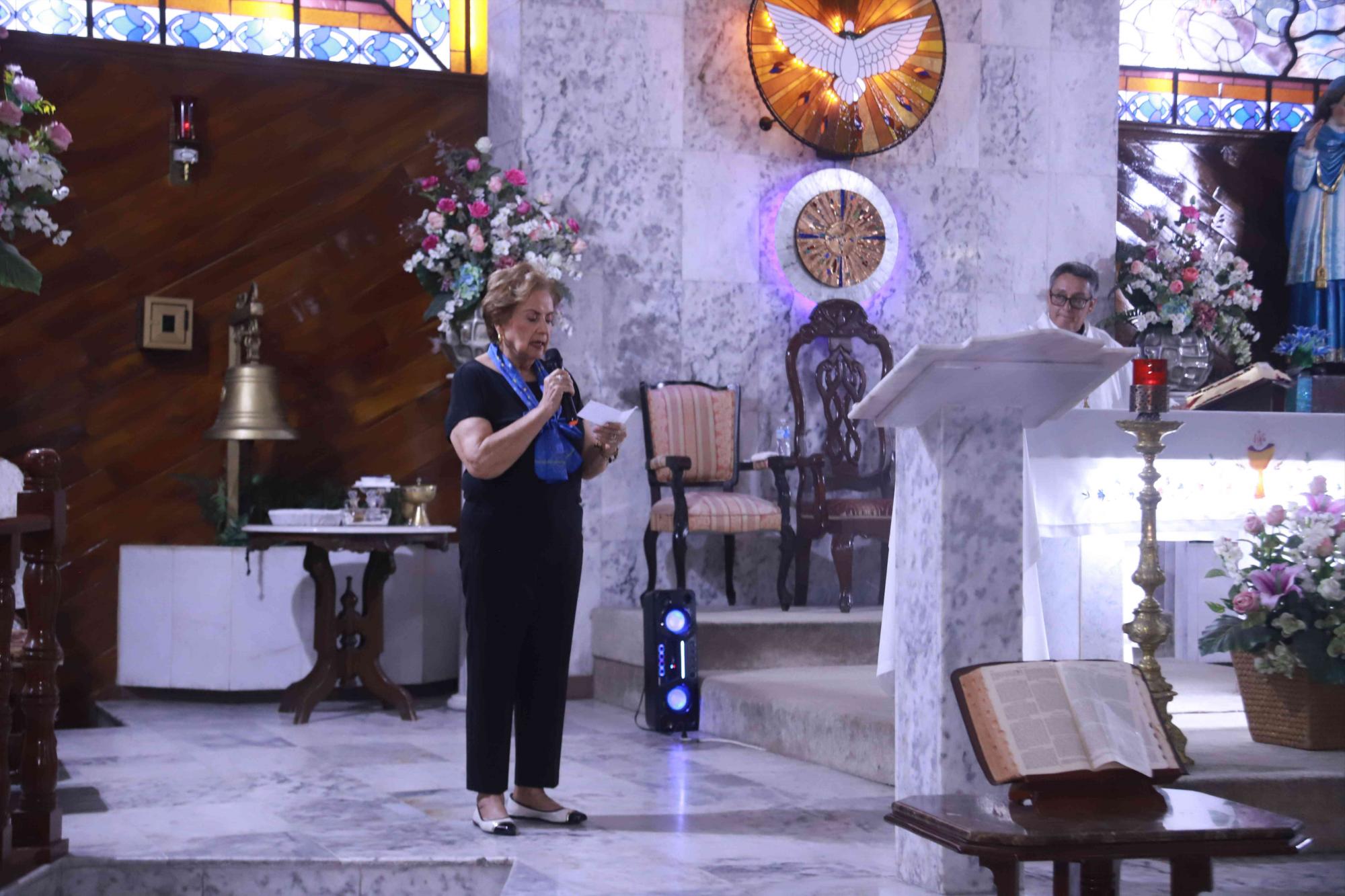 $!Magdalena Lizárraga de Ramírez al momento de hacer las peticiones.