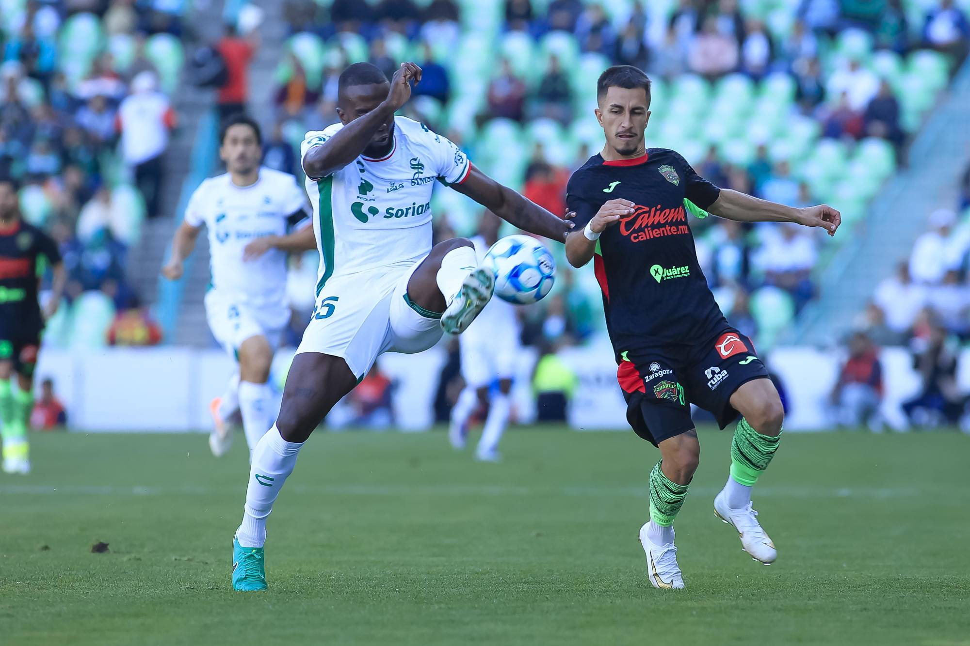 $!Santos Laguna y Bravos dividen unidades en Torreón