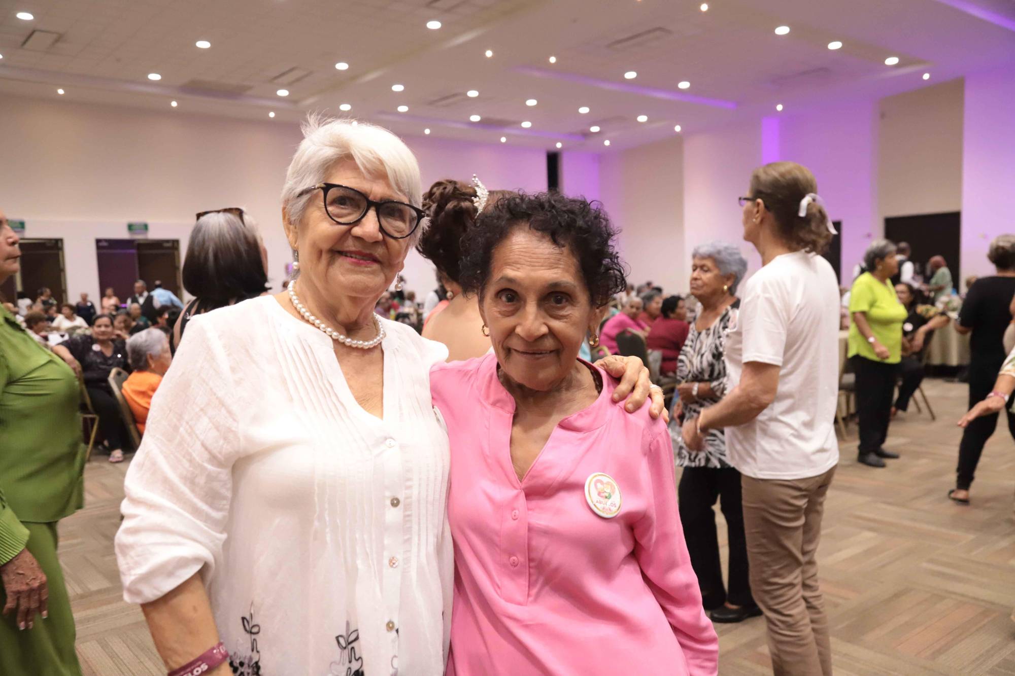 $!Elisa Gámez y Juana Mancillas.