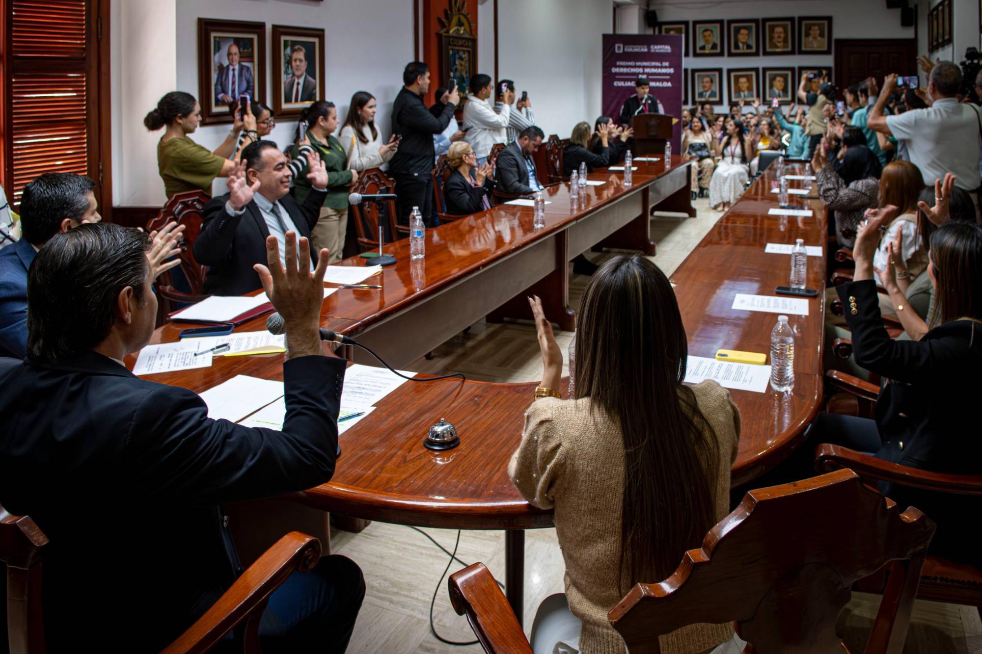 $!Reconocen a Elbri Franco y Claudio Meza por defender derechos de la niñez y promover inclusión de la comunidad sorda