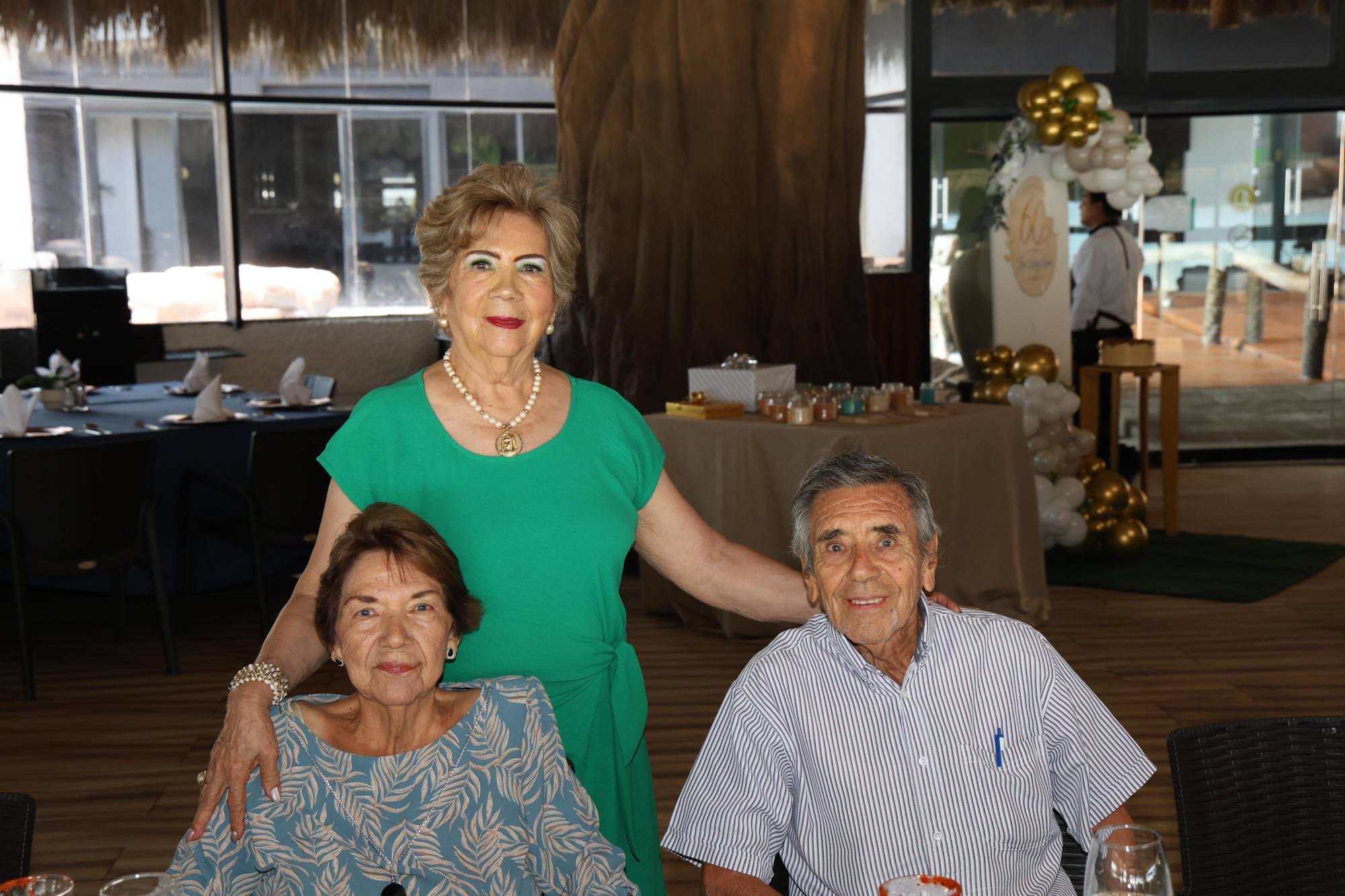 $!Lucy junto a María del Carmen Calleros y Gutberto Soto Garzón.