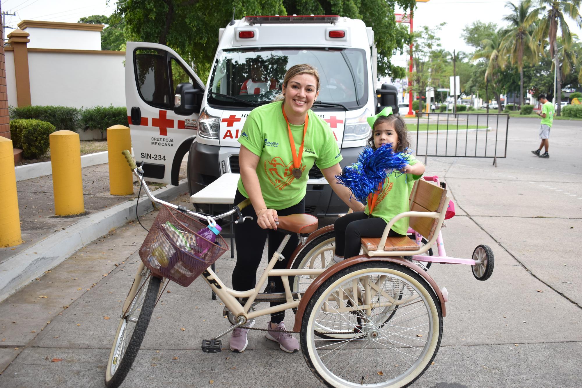 $!Claudia Chávez con su hija Ivanna Victoria.