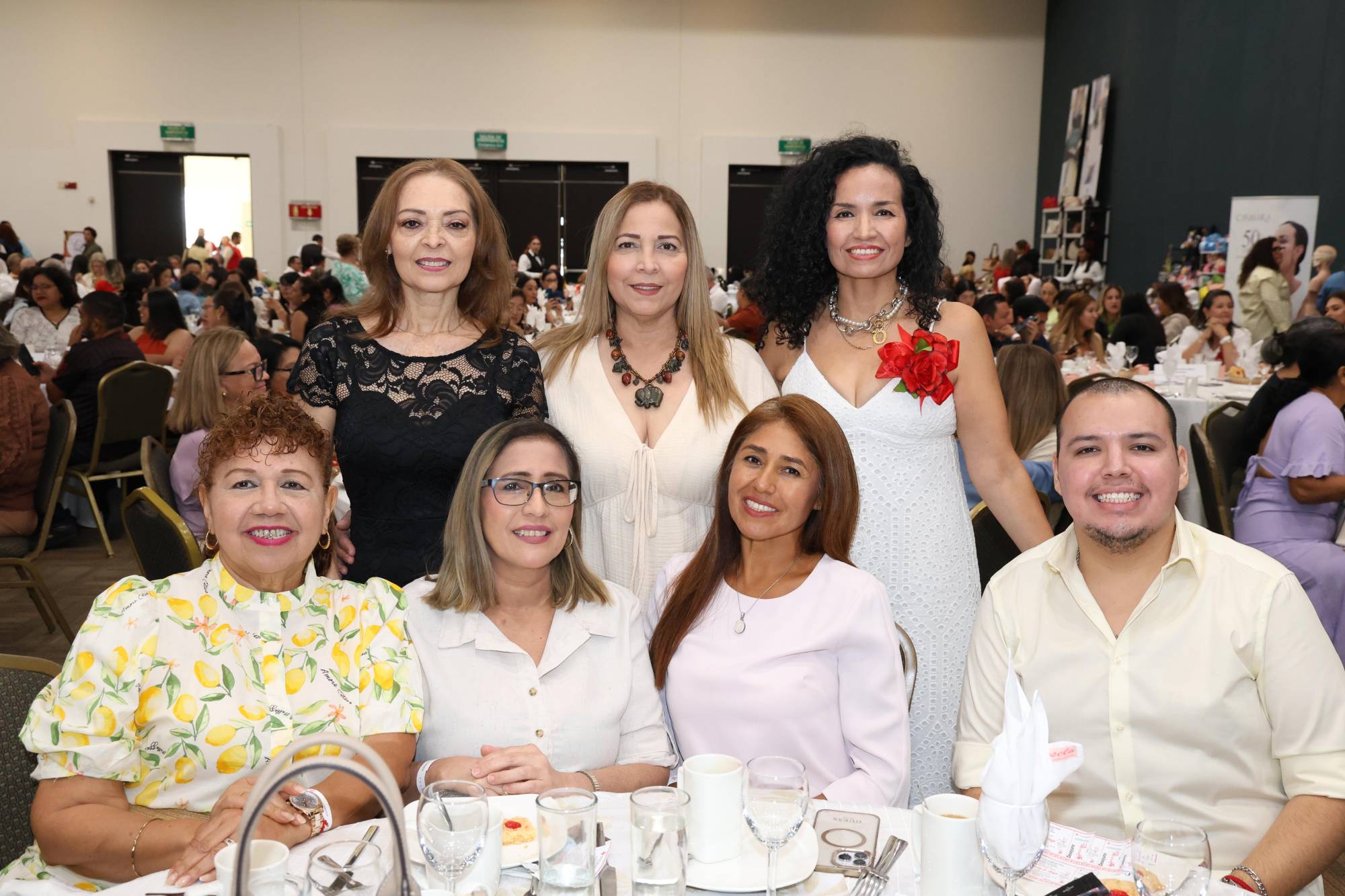 $!Lucy Velarde, Araceli de Hernández, Gaby Cabrera, Sofía Hernández, Rosa Cortés, Perlita Mendoza y Gabriel Hernández.