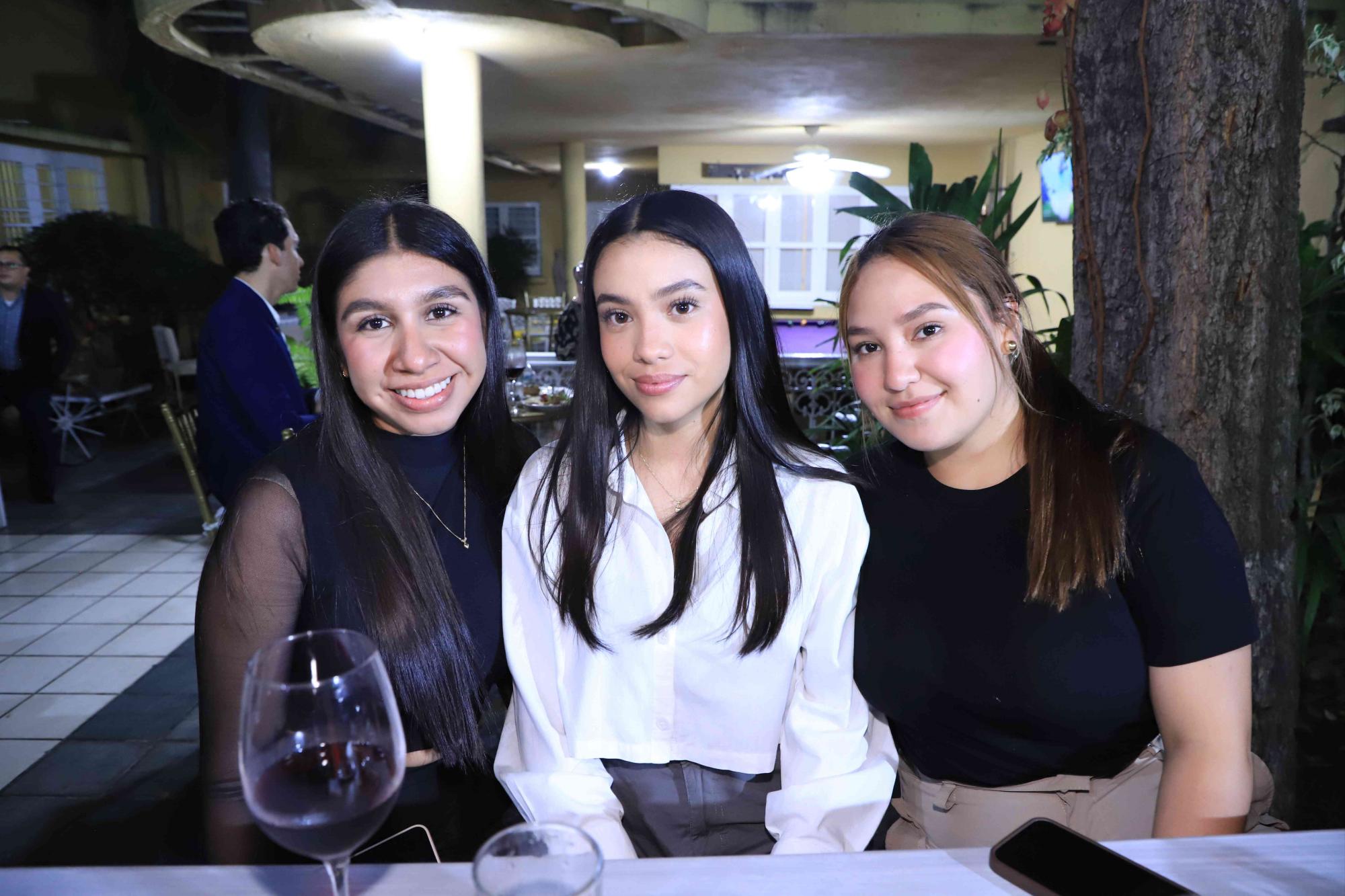 $!Elisa Chávez, Mariana Guzmán y Jéssica Ontiveros.