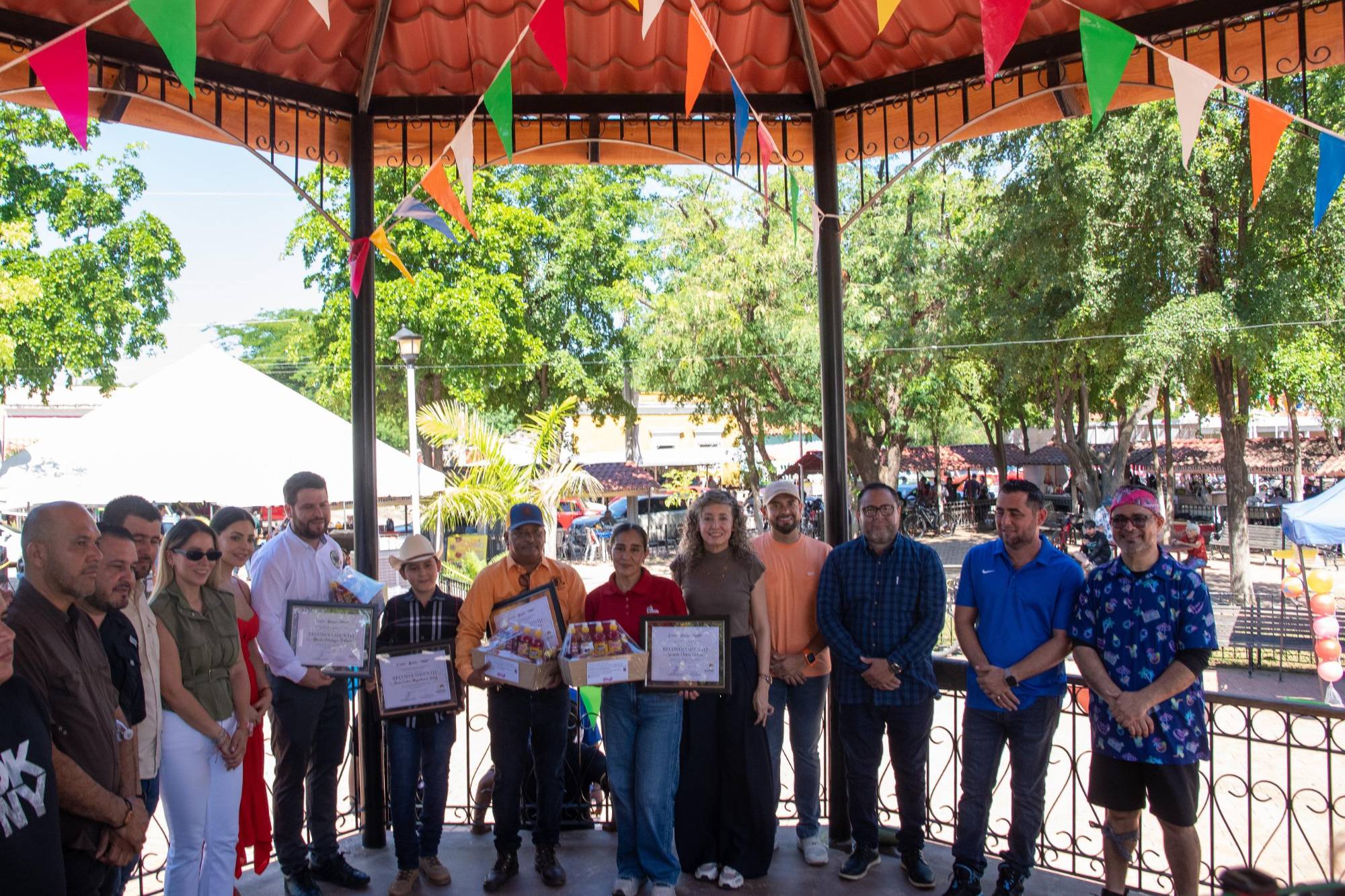 $!Reúne a familias y visitantes la tercera edición del Festival del Raspado en Imala