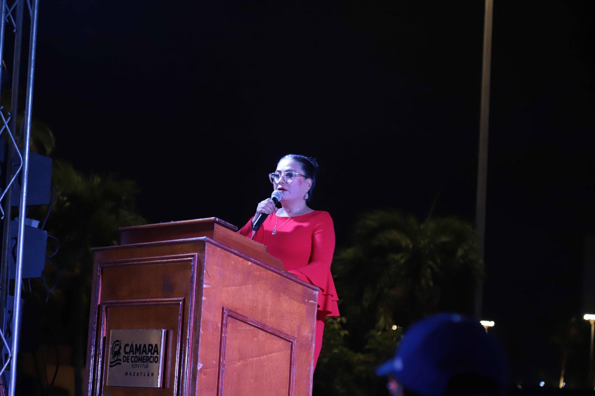 $!Francis Cazárez, presidenta de Canaco Mazatlán, al momento de expresar unas palabras.