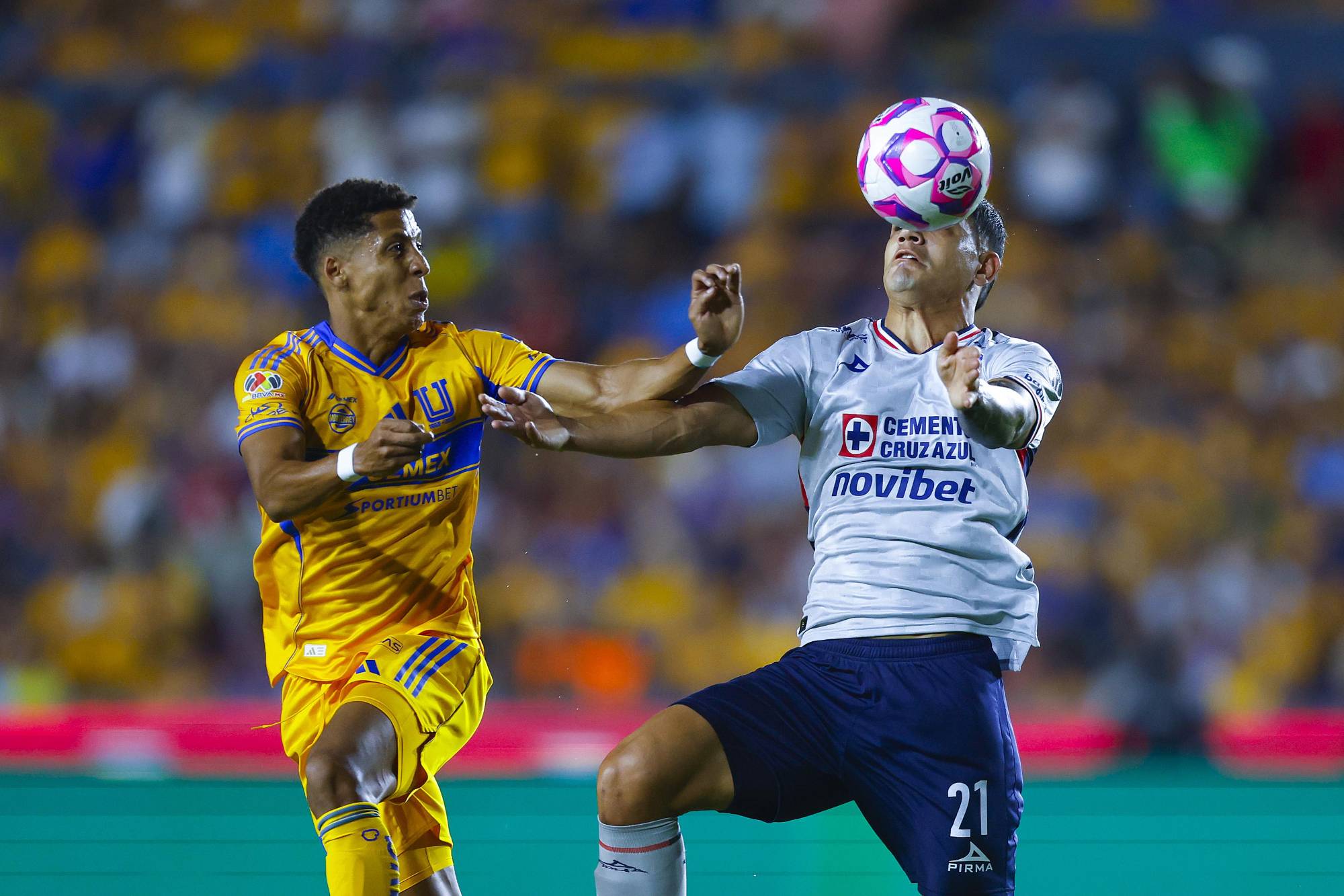 $!Cruz Azul amarga el homenaje a Nahuel Guzmán con empate agónico en el Volcán
