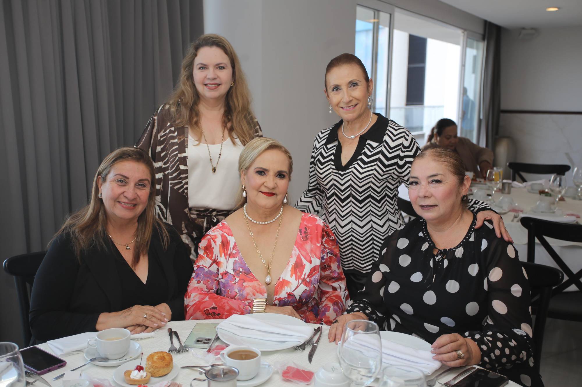 $!Esperanza Cazárez y Silvina Venegas. Sentadas, Graciela García, Doris y Elsi Morán