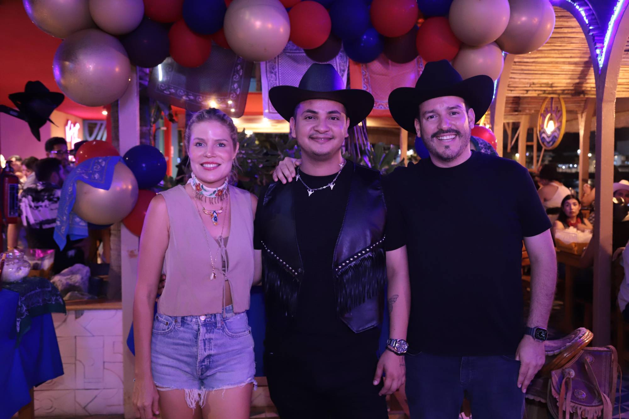 $!Natalia García, Fernando y Ricardo Velarde.