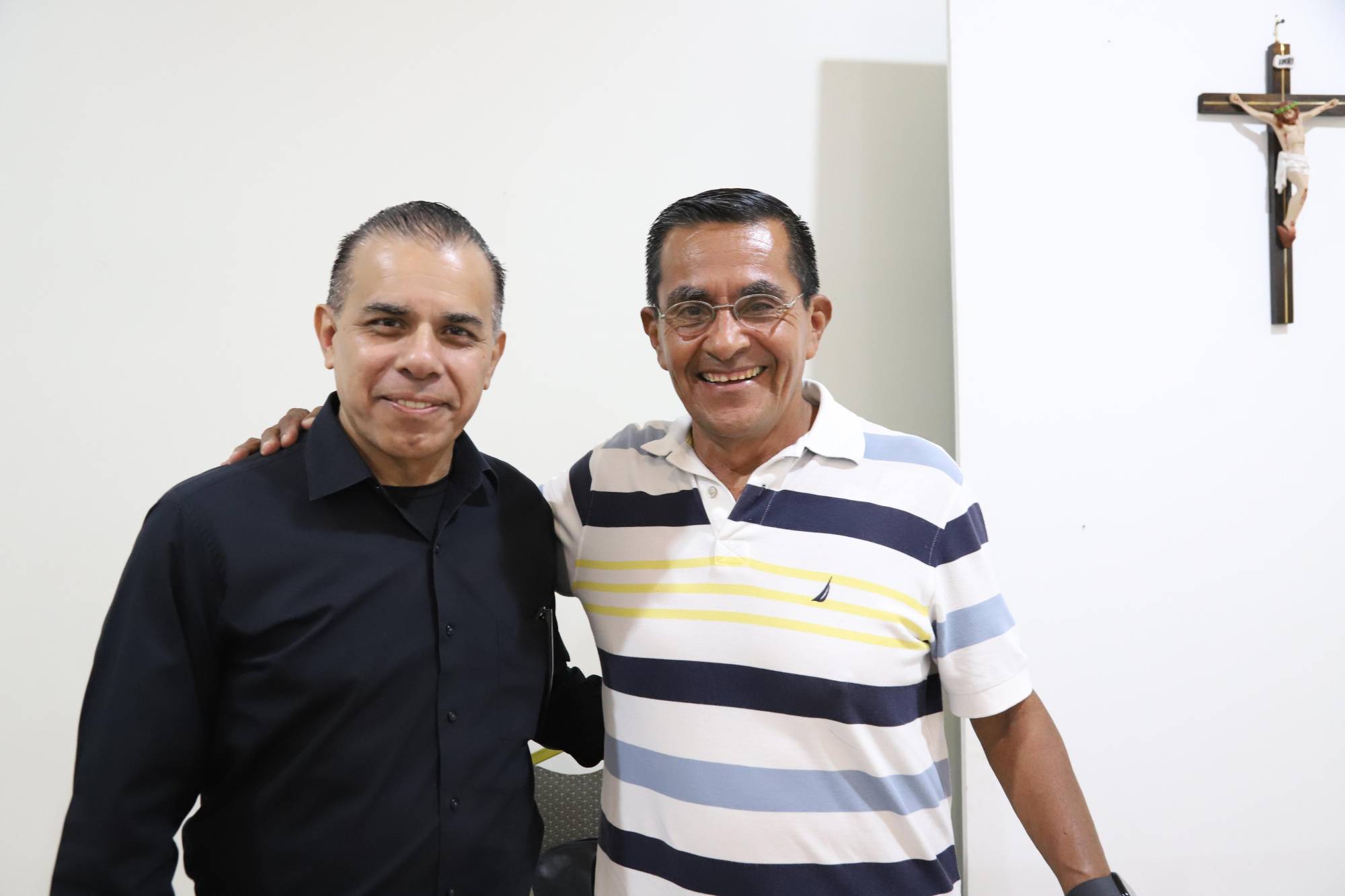 $!Daniel Cornejo y el Padre Rafael Tena.