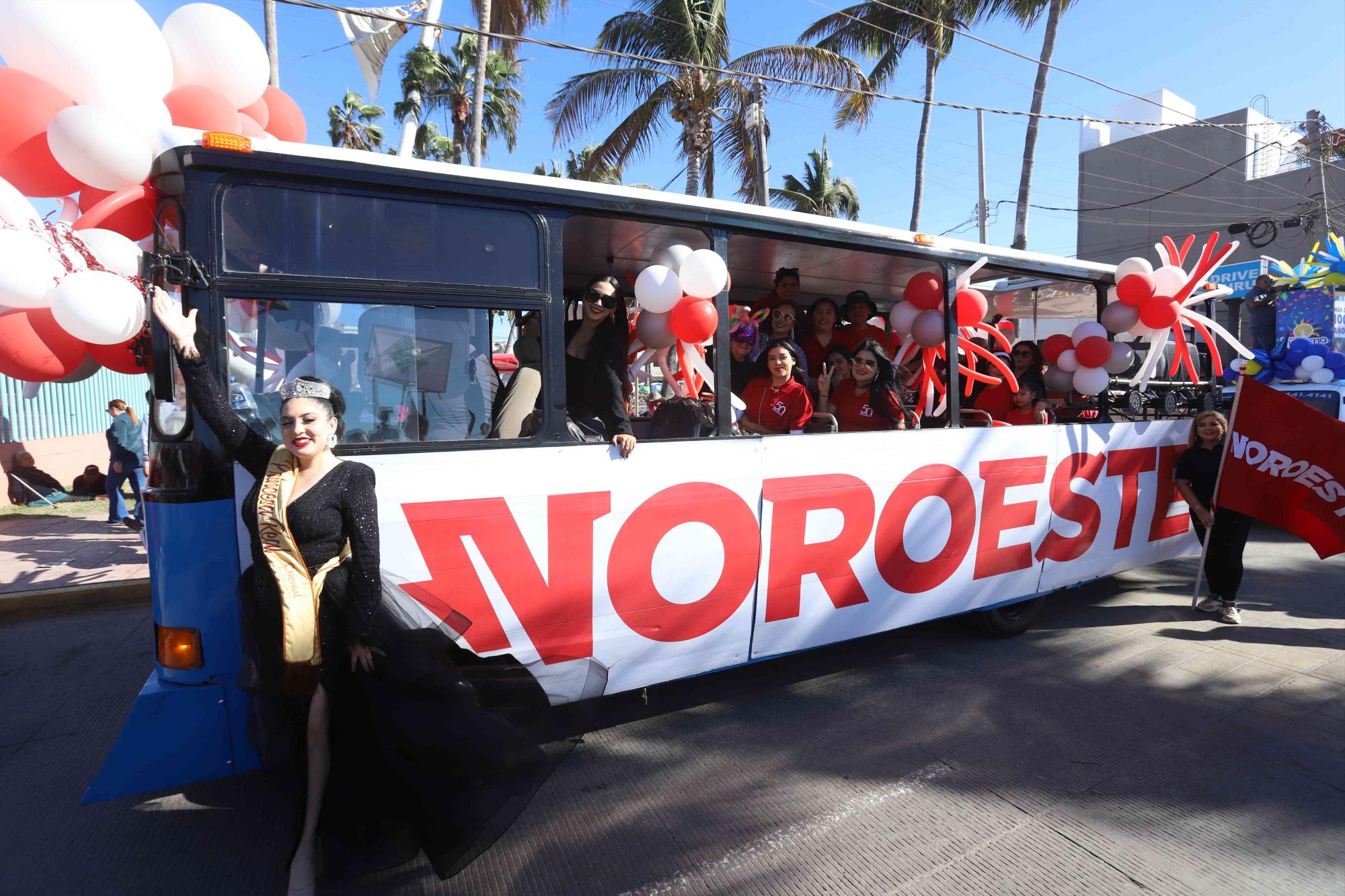 $!Noroeste fue parte del primer desfile con su Guagua.