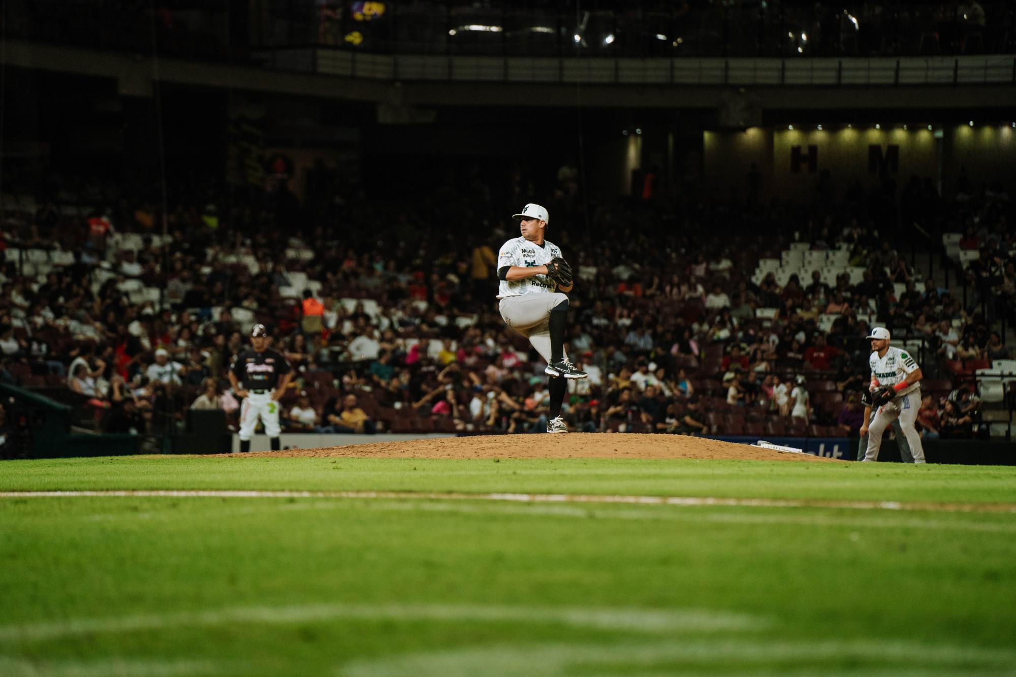$!Consigue Tomateros de Culiacán su primera serie como local a costa de Venados