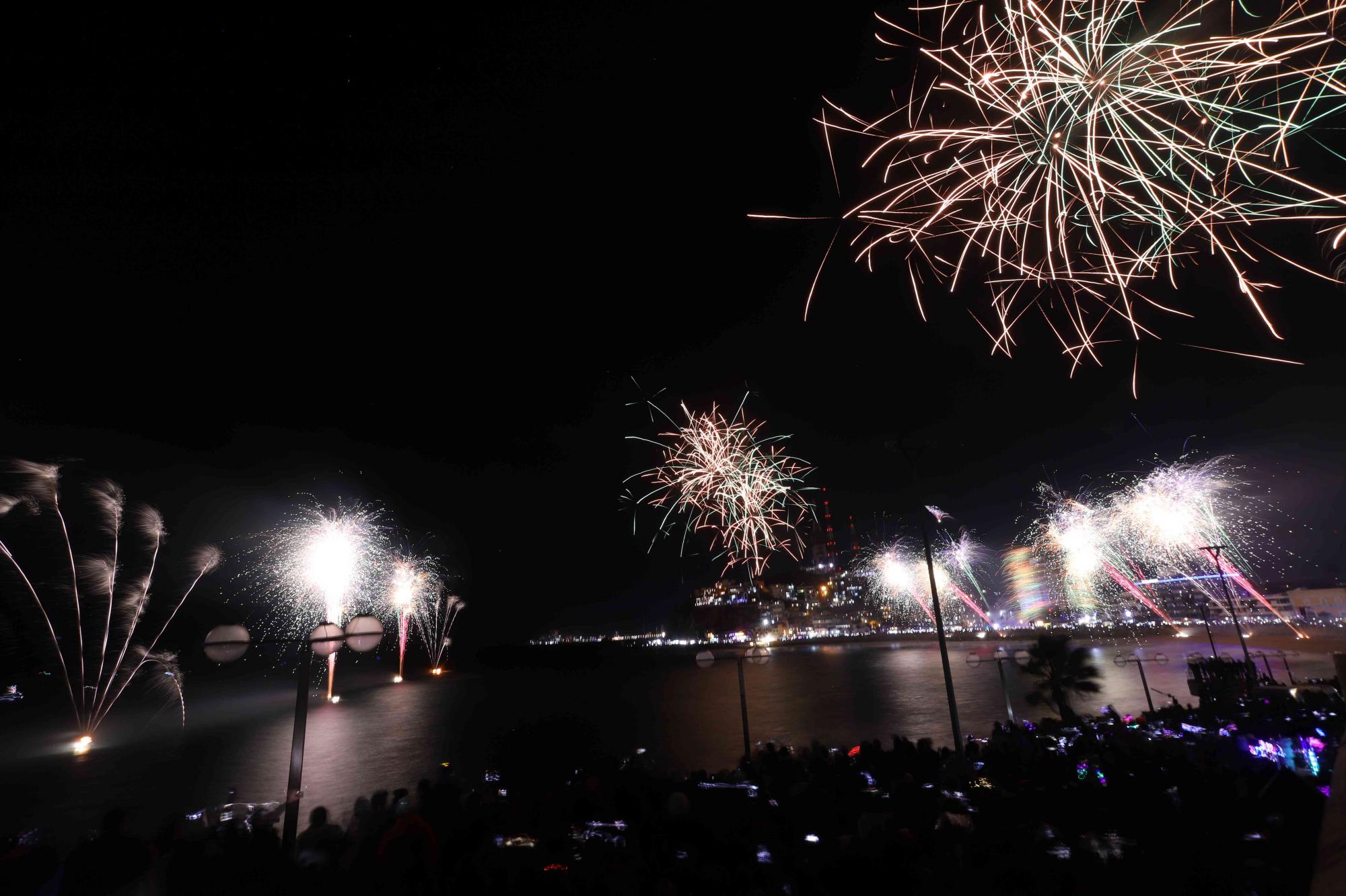 $!Disfrutan el espectacular ‘Combate Naval’