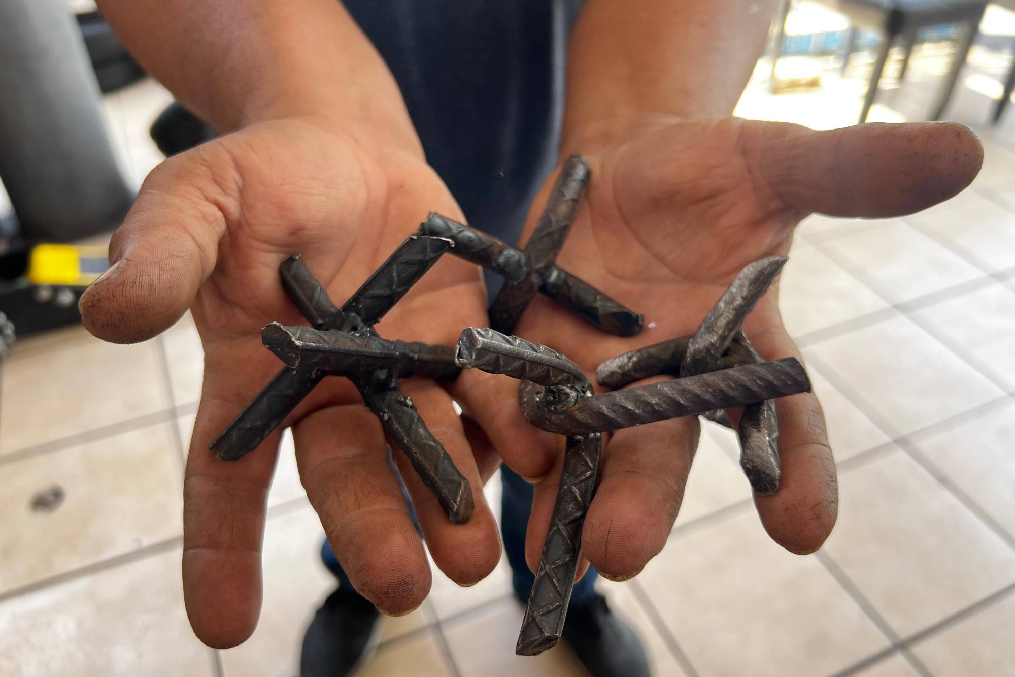 $!Llantera en Culiacán ofrece reparación gratuita a neumáticos afectados por ponchallantas