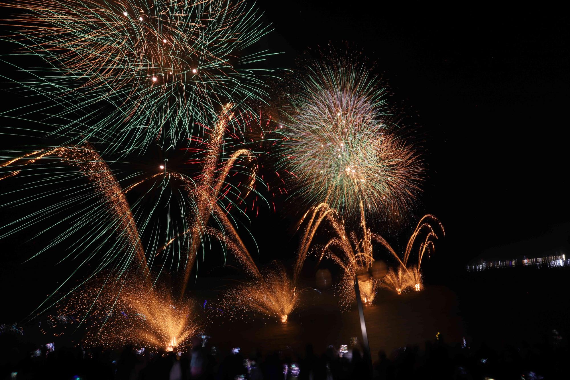 $!Disfrutan el espectacular ‘Combate Naval’