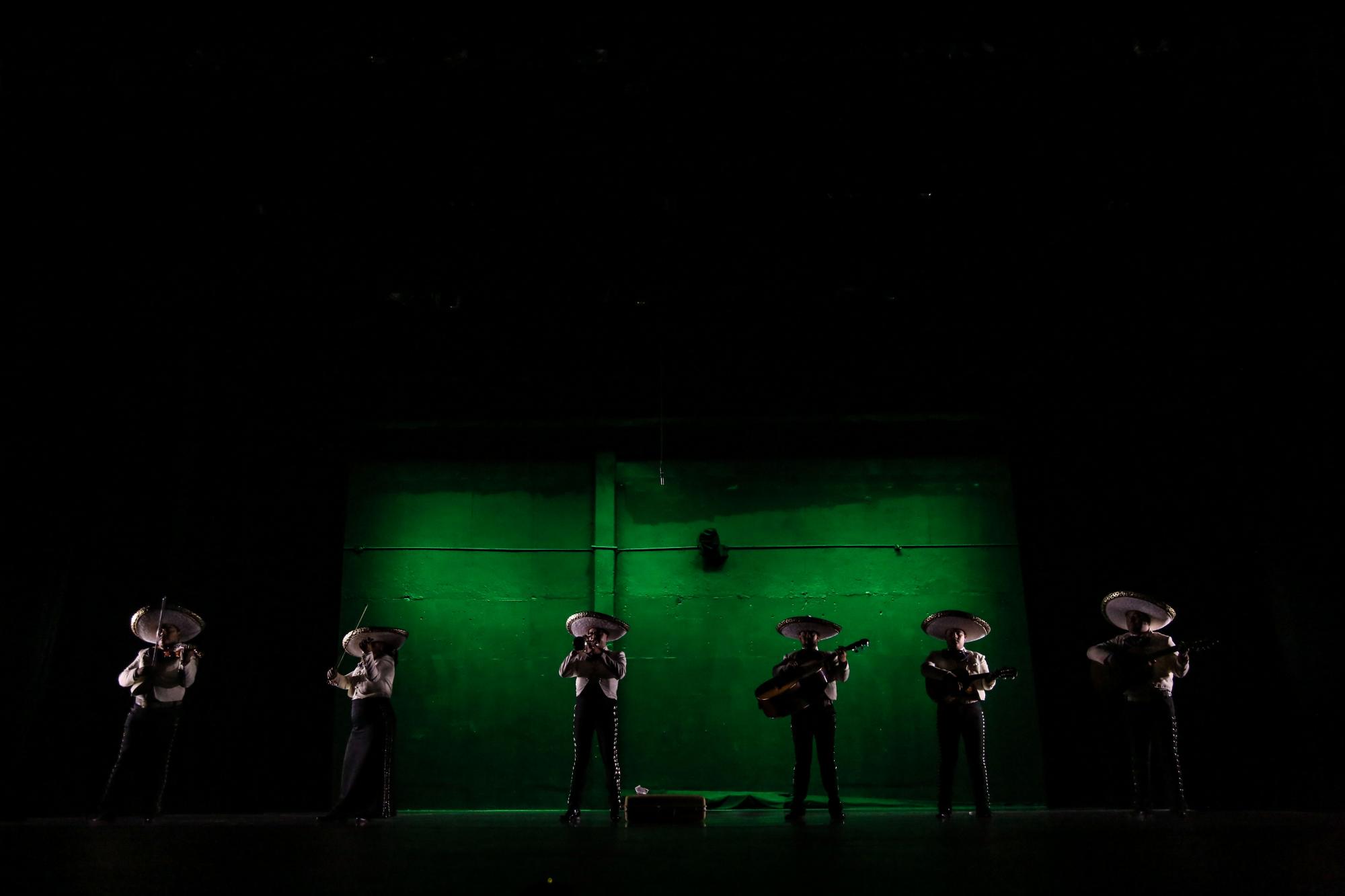 $!Con danza, música y canto inician festejos por los 15 años de Danza Joven Sinaloa