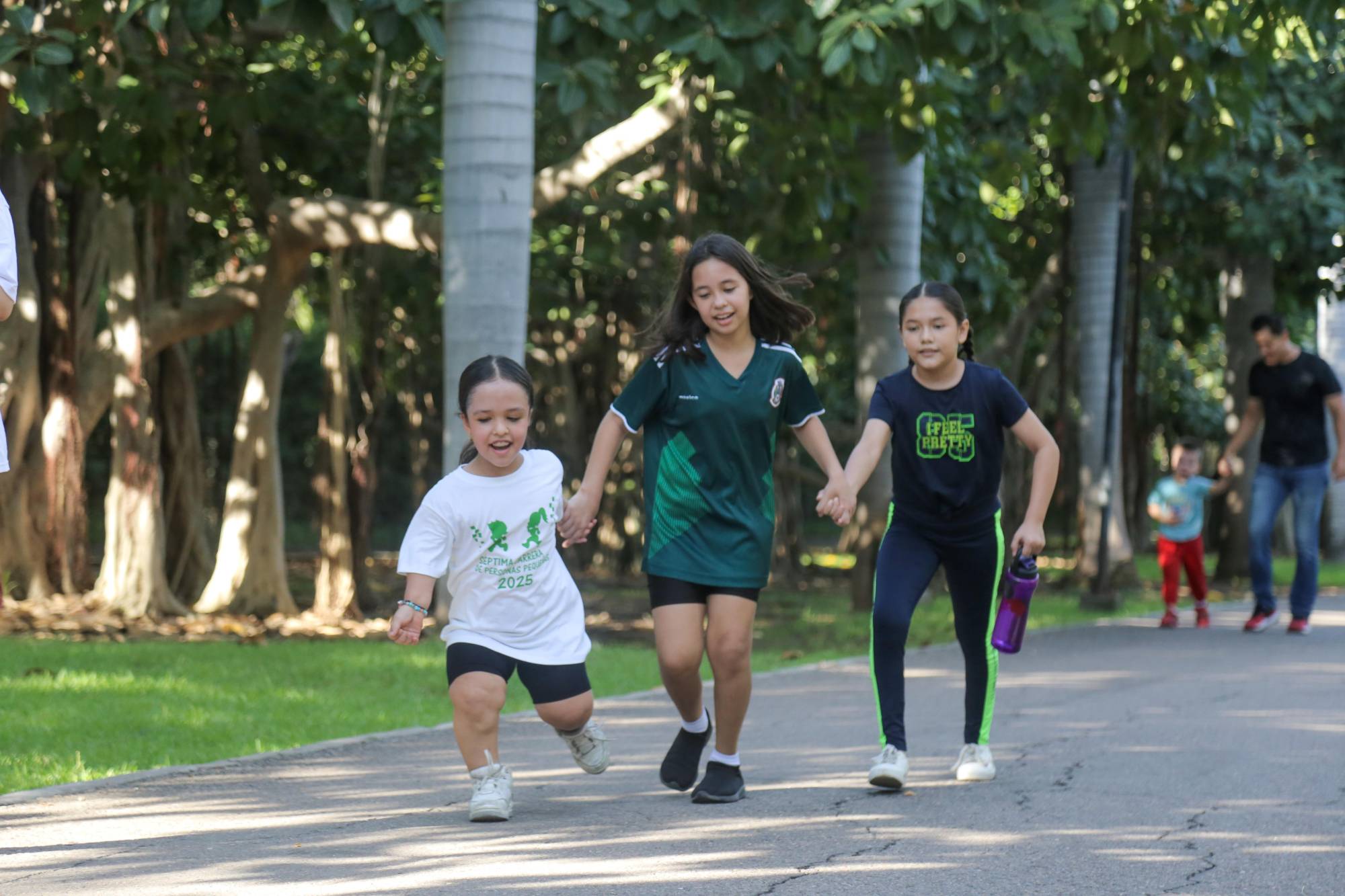 $!Más de 300 corredores participan en la Séptima Carrera de Talla Baja en el Jardín Botánico de Culiacán