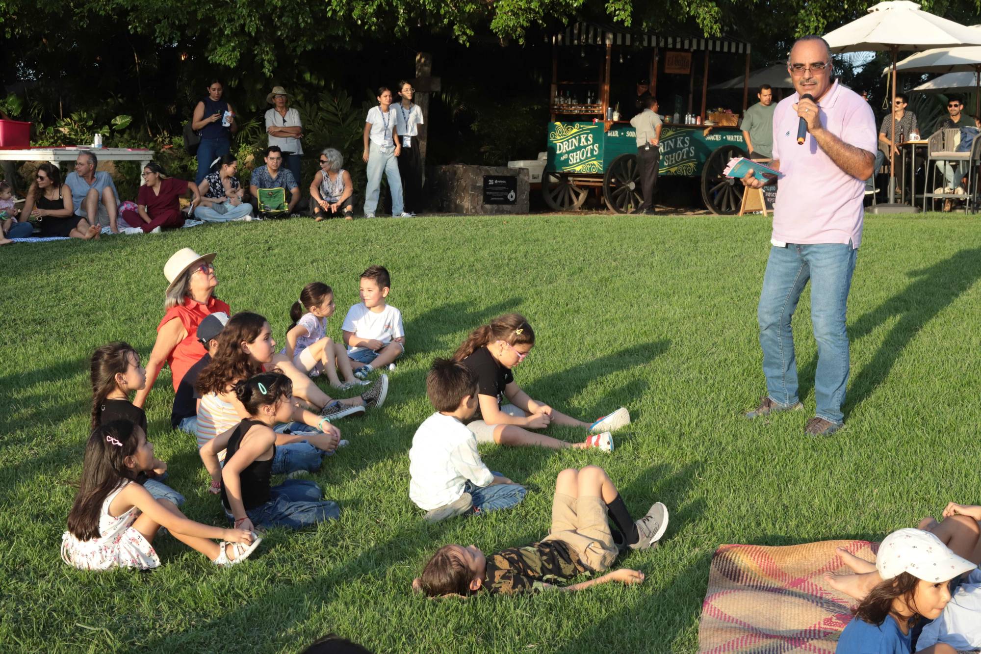 $!El cuentacuentos Sergio García durante su participación.