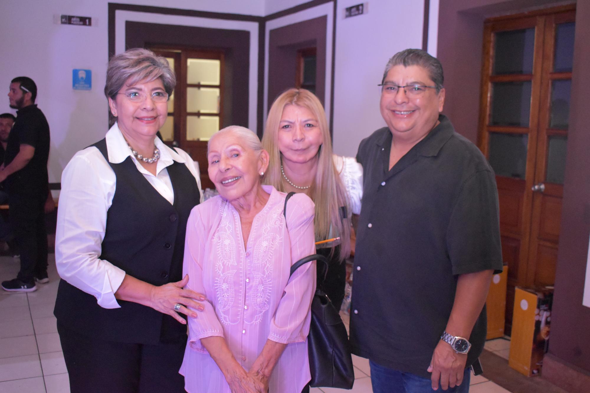 $!Patricia González, Martha Salazar, Olivia González y Jorge González.