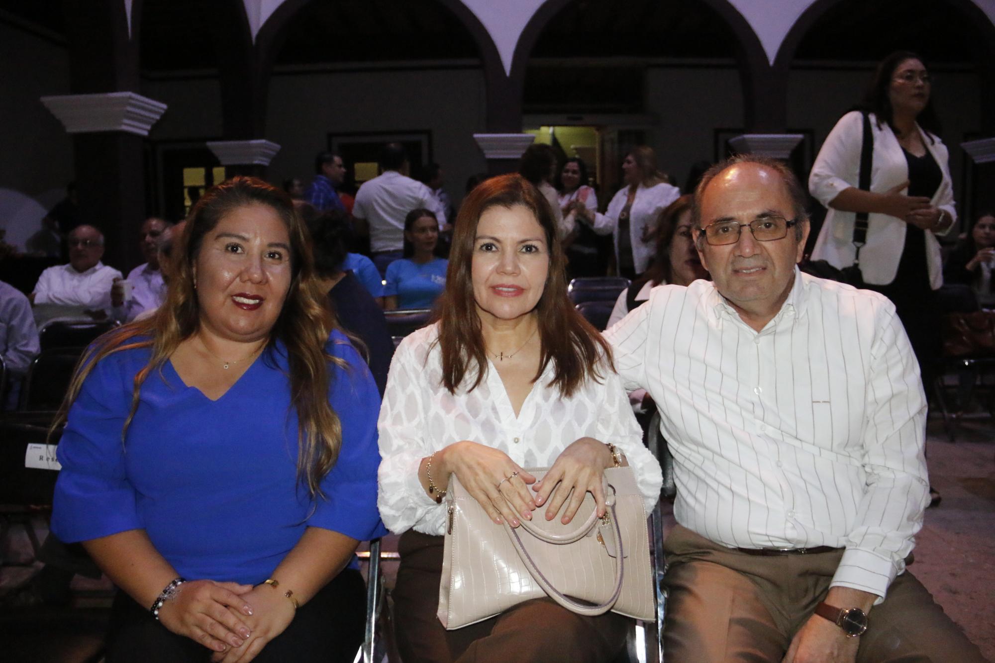 $!Dunia Ochoa, directora del DIF Badiraguato, Carmen Osuna y Santiago Inzunza Cázares.