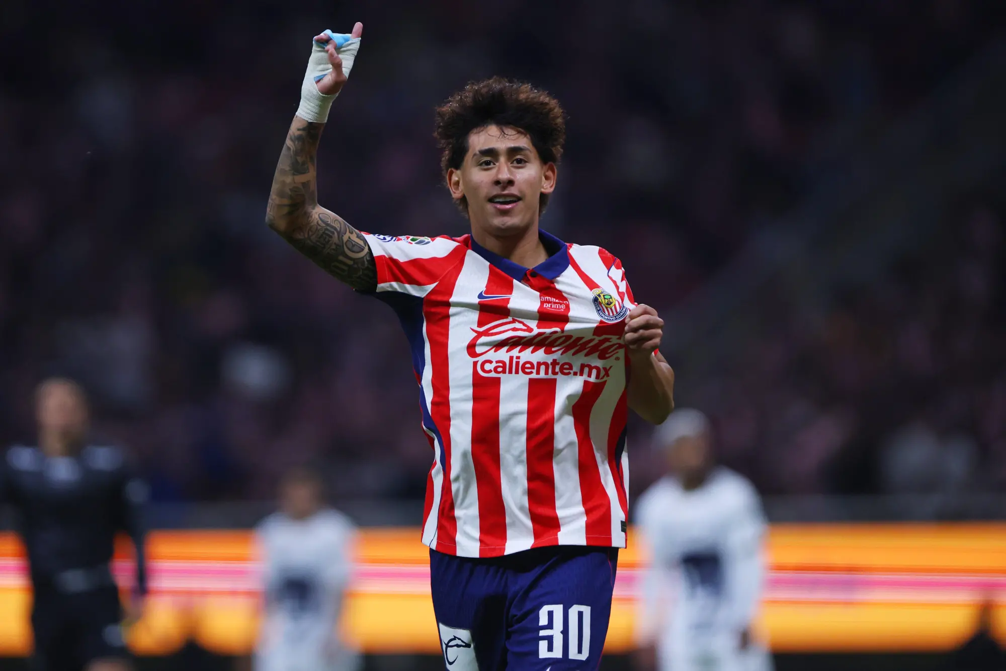 $!Chivas golea 3-0 a Pumas y asume el liderato momentáneo del Apertura 2026