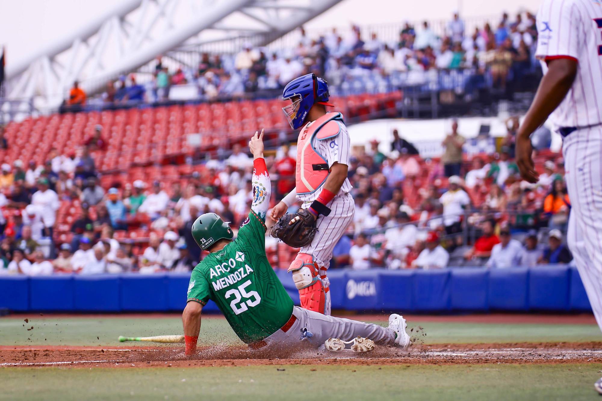 $!Tomateros de Culiacán eliminan al campeón y van a la final de la Serie del Caribe