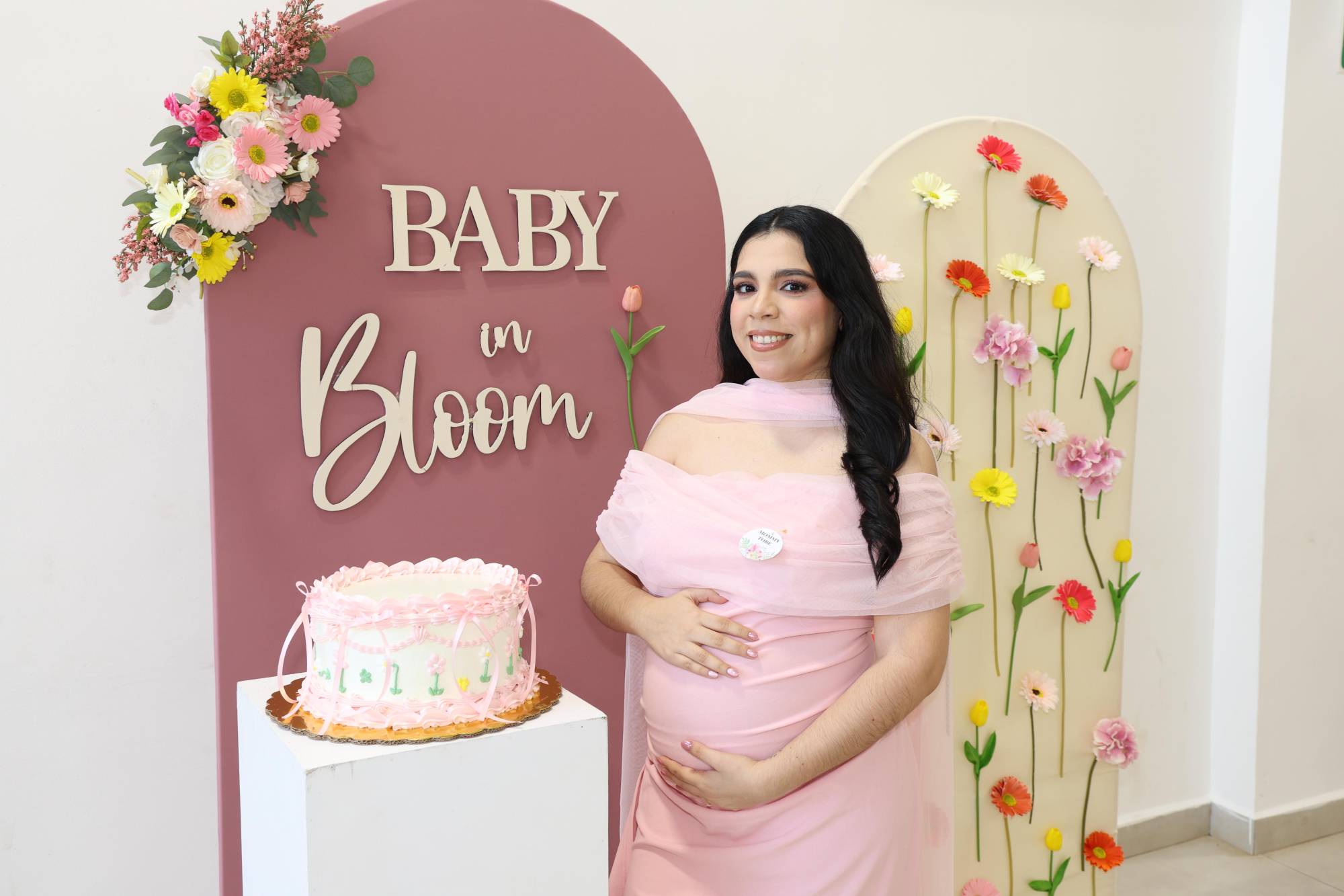 $!Delia Lizeth Ibarra Osuna lució feliz y emocionada durante la celebración previa a la llegada de su hija, Mía Lizeth.