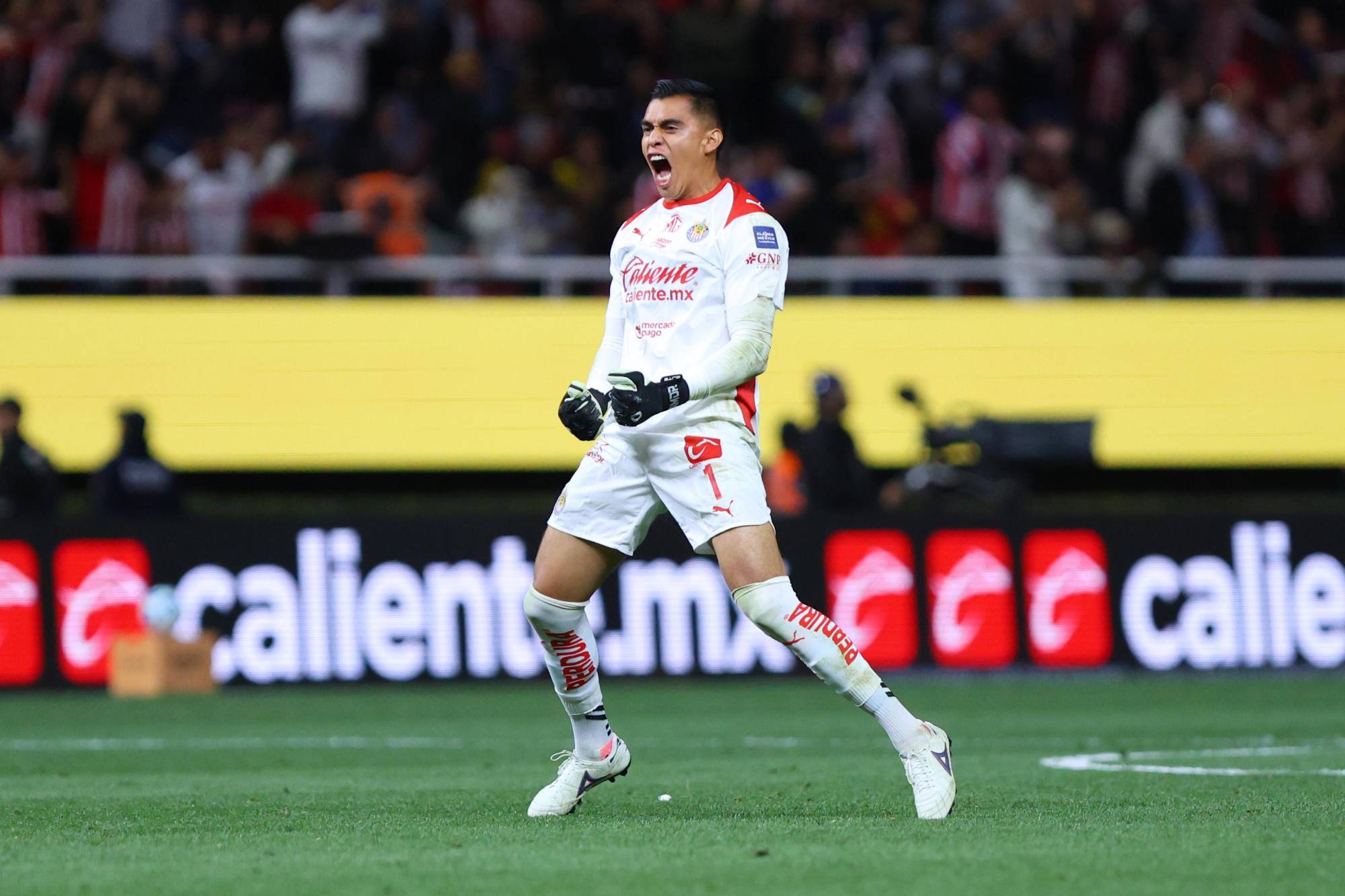 $!Chivas vence al América y pinta de rojiblanco el Clásico Nacional