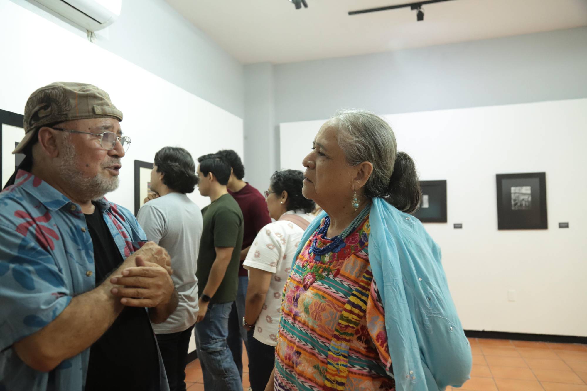 $!Jesús García Rodríguez y Mirla Osuna en plena charla.