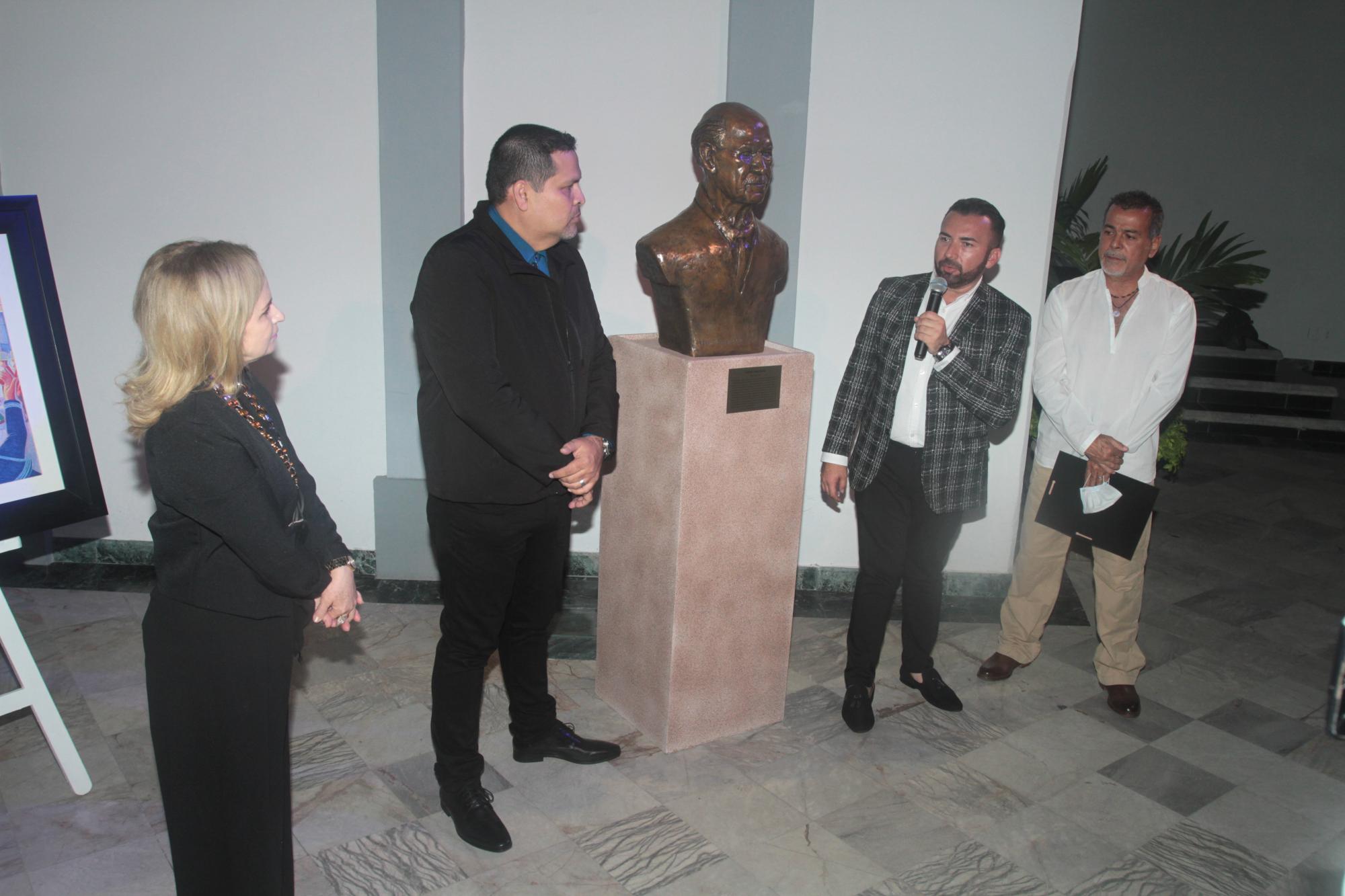 $!José Ángel Tostado agradeció la oportunidad de poder develar el busto de tan importante artista del puerto.
