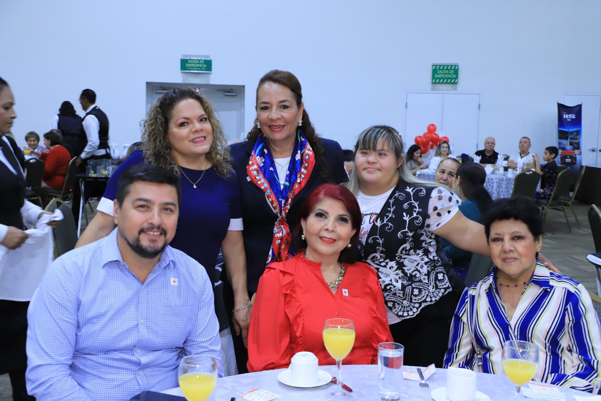 $!Corazones solidarios acudieron al llamado que realizó Cruz Roja Mazatlán.