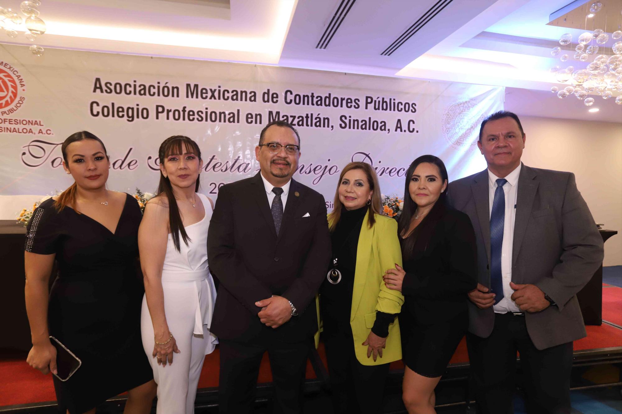 $!Sonia Astorga, María Teresa de Jesús de la Paz, Ricardo Sánchez, Yenci Vega, Esthela Núñez y Melesio Montoya.