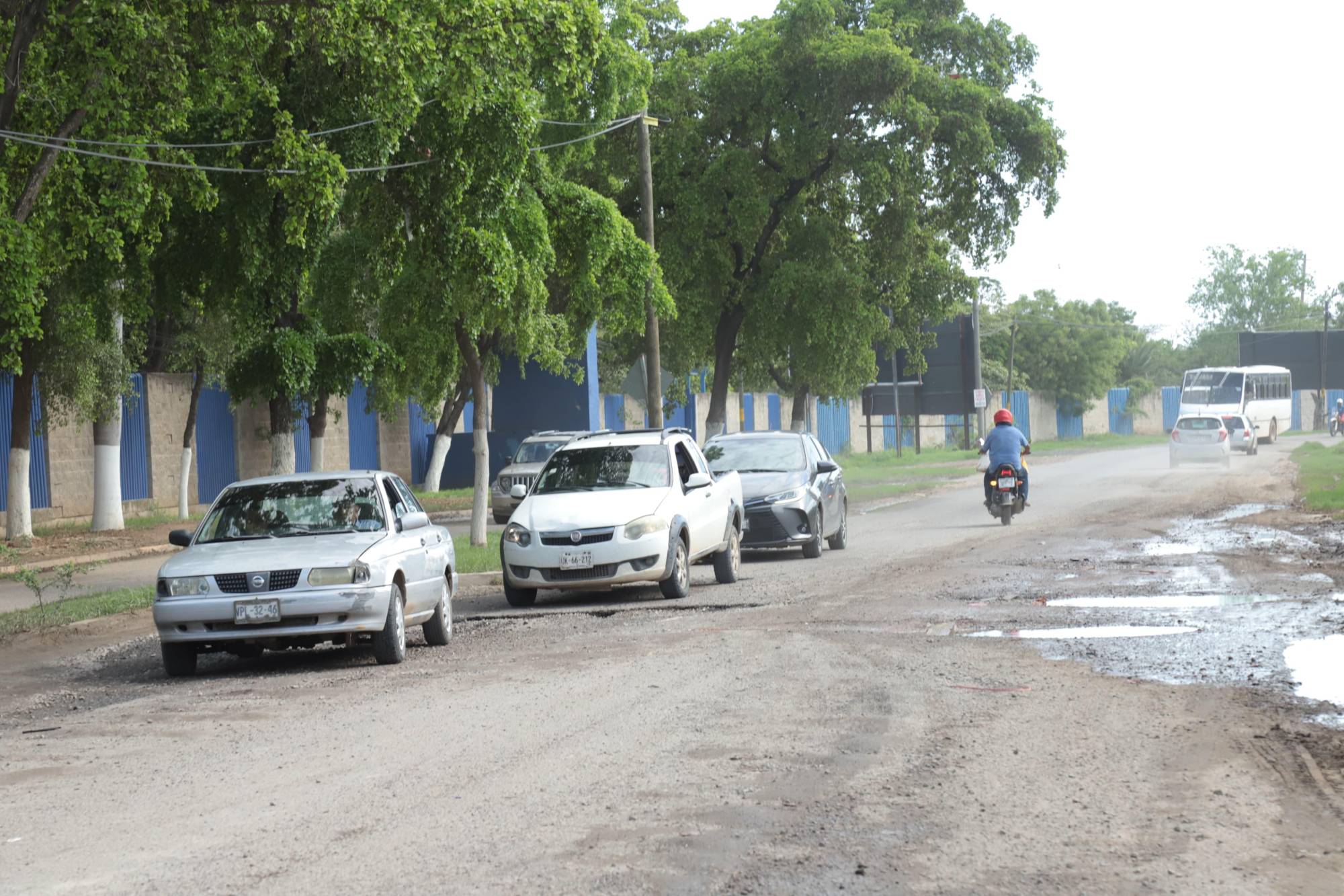 $!Por lluvias, brotan ‘cráteres’ en la avenida Manuel J. Clouthier, en Mazatlán
